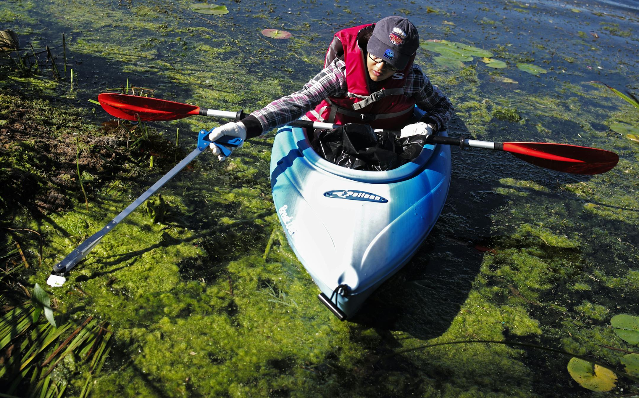 On Lake Hiawatha on September 7, 2014, Rose Dunn-Wright,12, used her kayak to pick thrash. About 1000 volunteers were expected to pick up trash along the Minnehaha Creek watershed at the Annual Minnehaha Creek Clean-up .]Richard Tsong-Taatarii/rtsong-taatarii@startribune.com