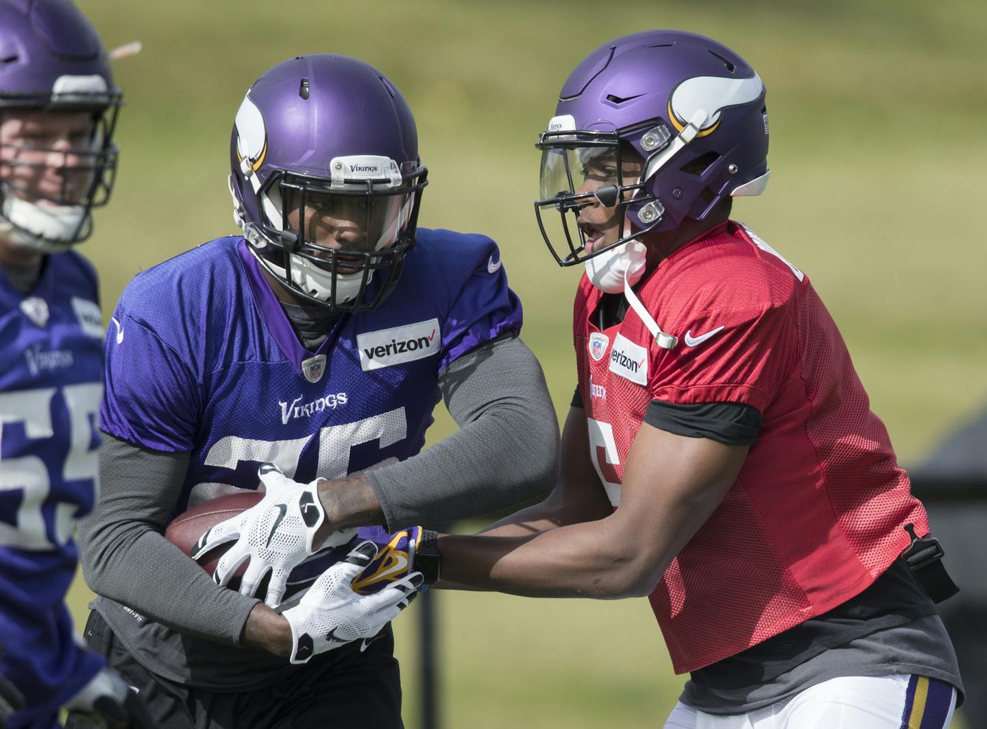 Vikings quarterback Teddy Bridgewater handed the ball off to Latavius Murray in practice.