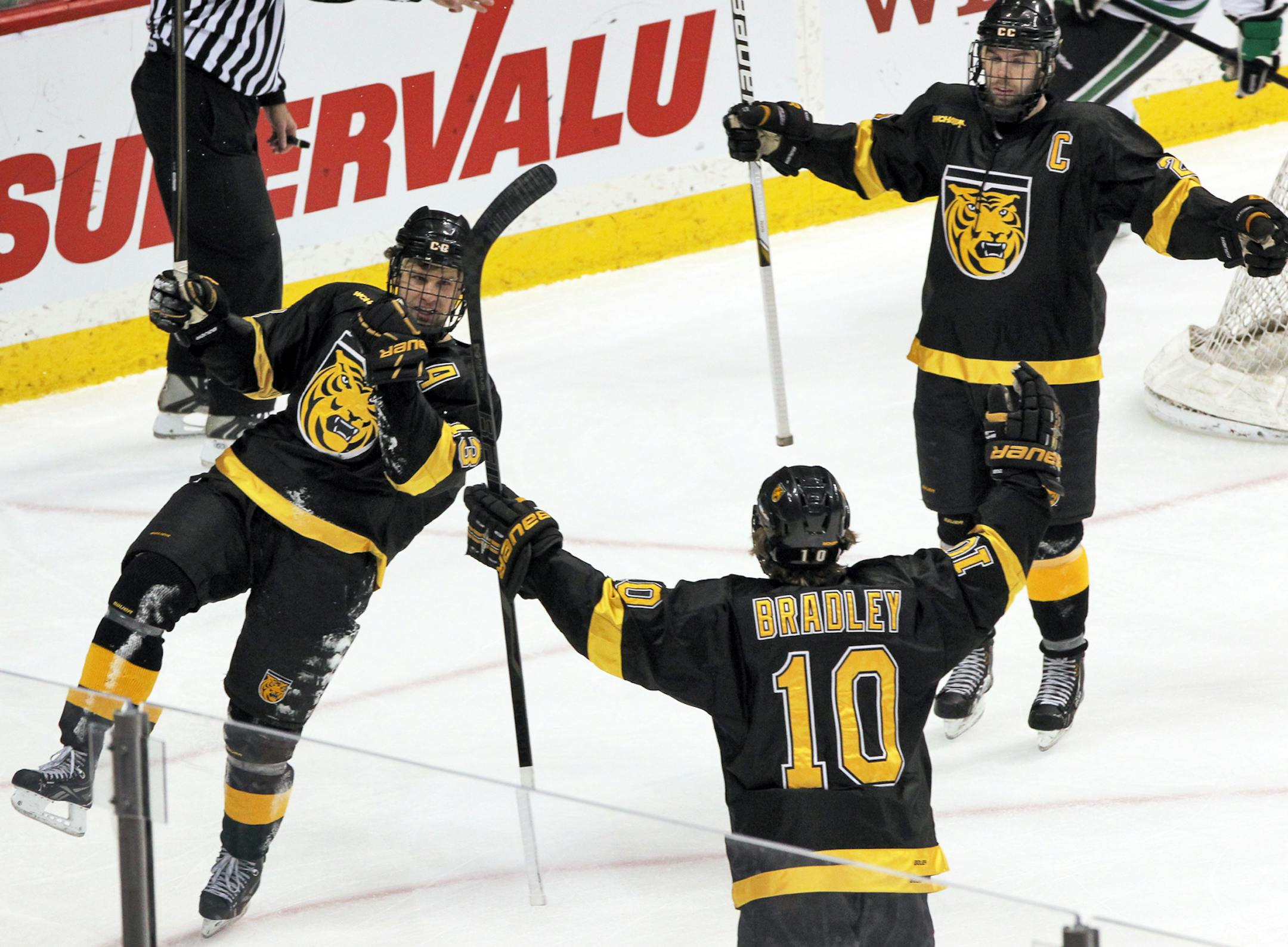 WCHA tournament hockey game - University of North Dakota (UND) vs. Colorado College (CC). CC players celebrated after Rylan Schwartz, left, scored a goal in first period action. (MARLIN LEVISON/STARTRIBUNE(mlevison@startribune.com (cq program)