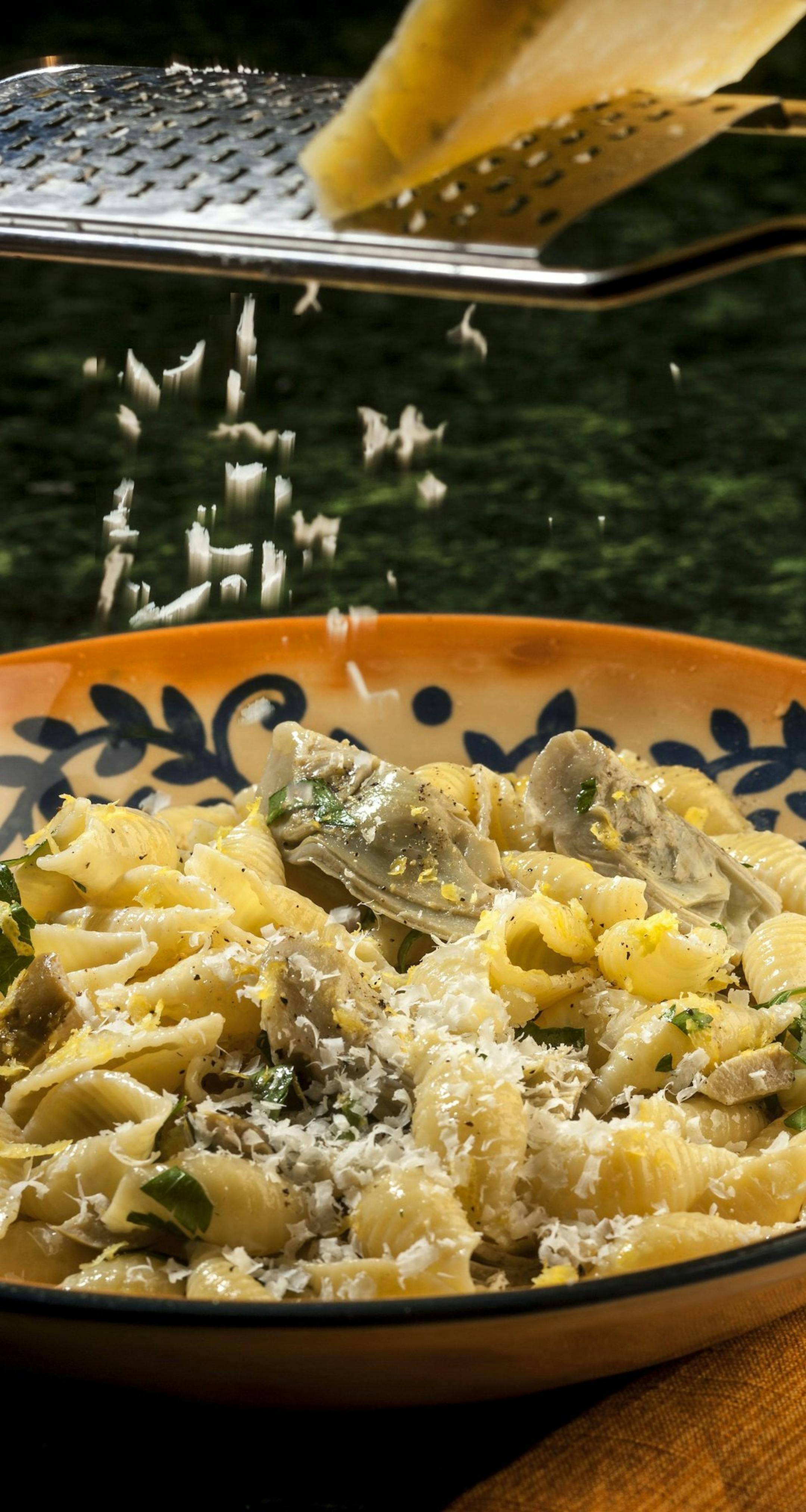 Lemon zest brightens the flavor while a little cream adds richness to this dish of pasta shells with artichokes. (Bill Hogan/Chicago Tribune/MCT) ORG XMIT: 1151238
