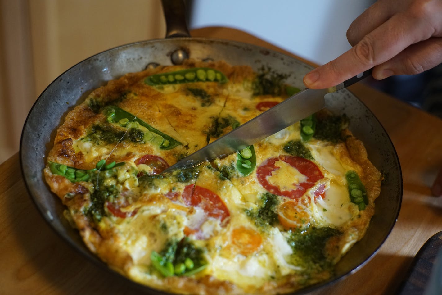 Stephanie A. Meyer prepares an egg frittata with tomatoes, snap peas, pesto, mozzarella, and garlic chives.] When Stephanie A. Meyer writes a grocery list, she's not just planning meals for herself and her boyfriend. She's coming up with a plan that hundreds of people around the world pay to get by email each week. Richard Tsong-Taatarii&#xef;rtsongtaatarii@startribune.com