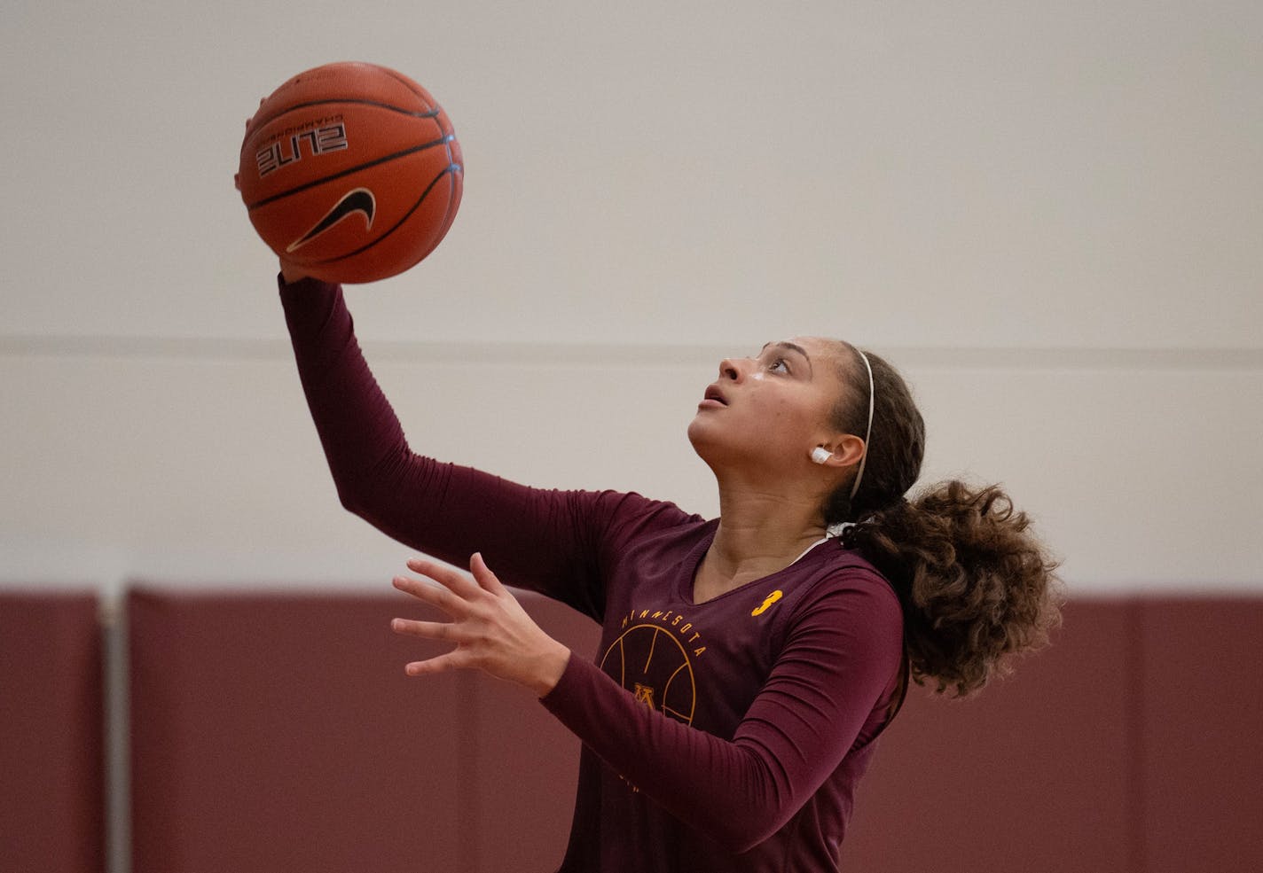 Amaya Battle (3) took part in a drill during practice in the gym at the Athletes Village on the U of M's Minneapolis campus Tuesday, Oct. 4, 2022. ] JEFF WHEELER • Jeff.Wheeler@startribune.com