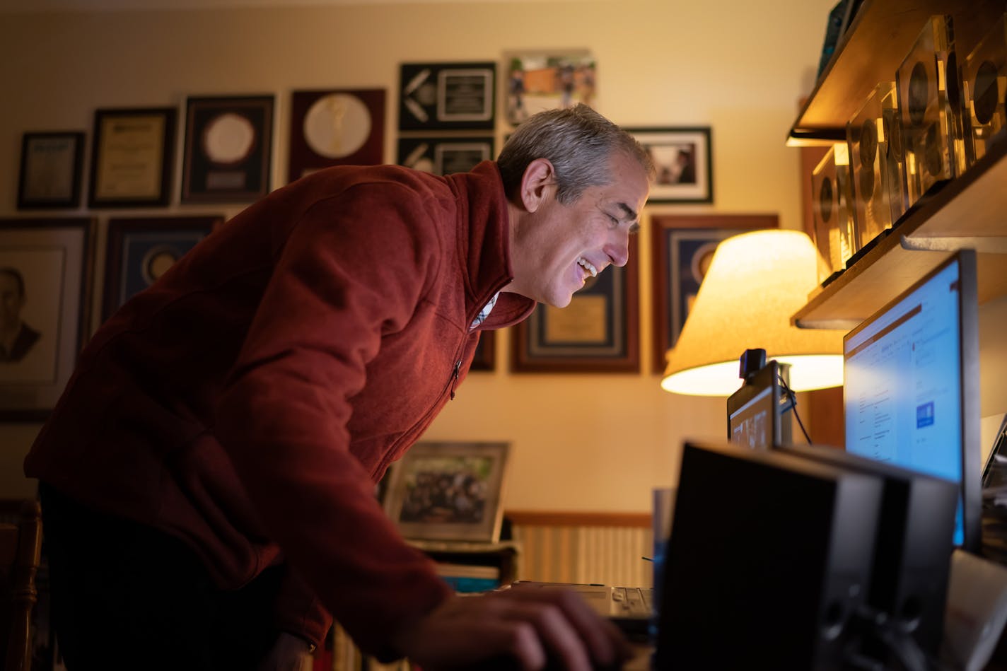 Boyd Huppert teaches an online class to TEGNA reporters and videographers from his home office, Friday, Dec. 17, 2021, Edina, Minn. ] GLEN STUBBE • glen.stubbe@startribune.com