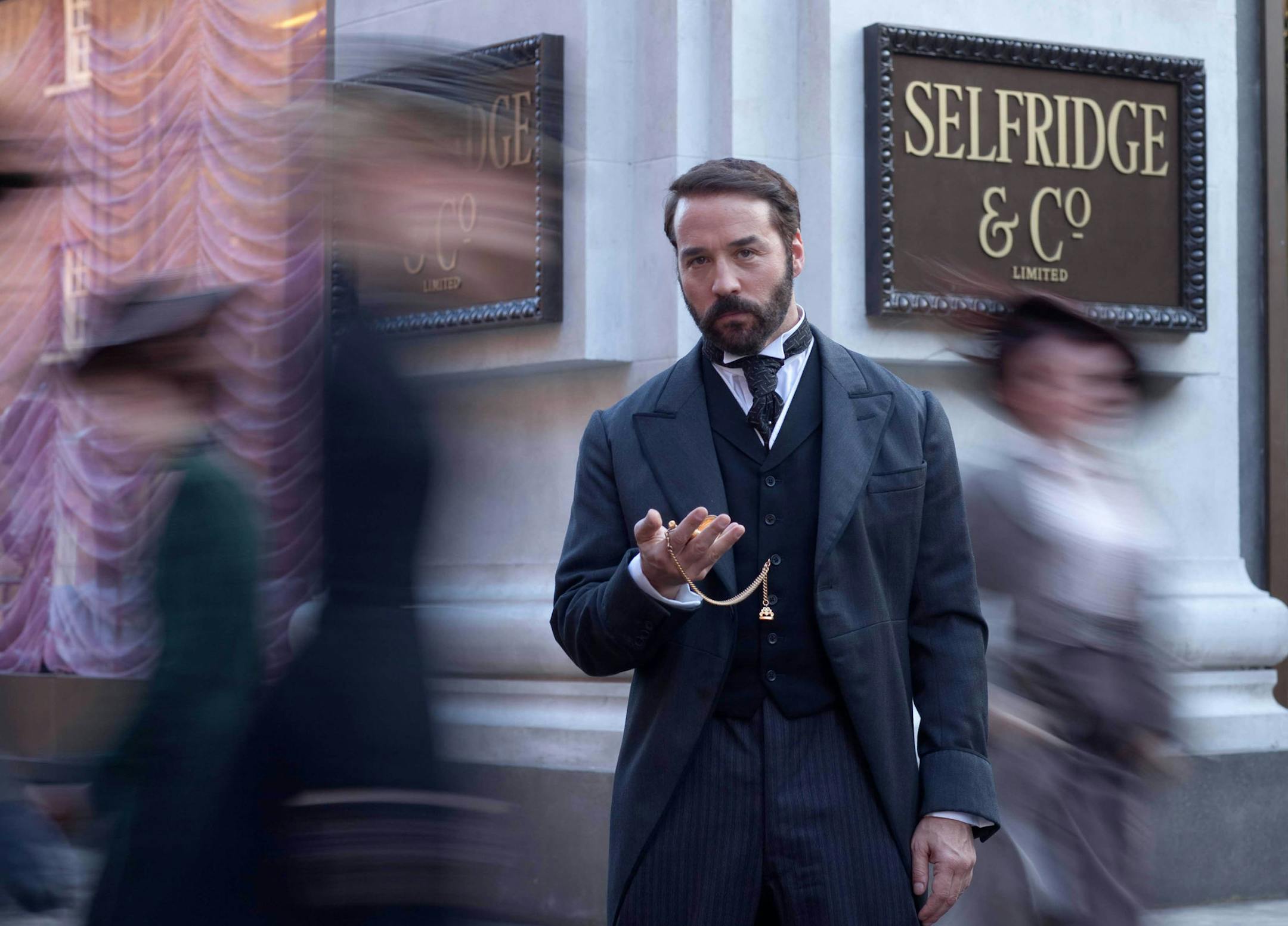 ITV STUDIOS PRESENT. MR SELFRIDGE FOR ITV1 Pictured : JEREMY PIVEN as Harry Selfridge.