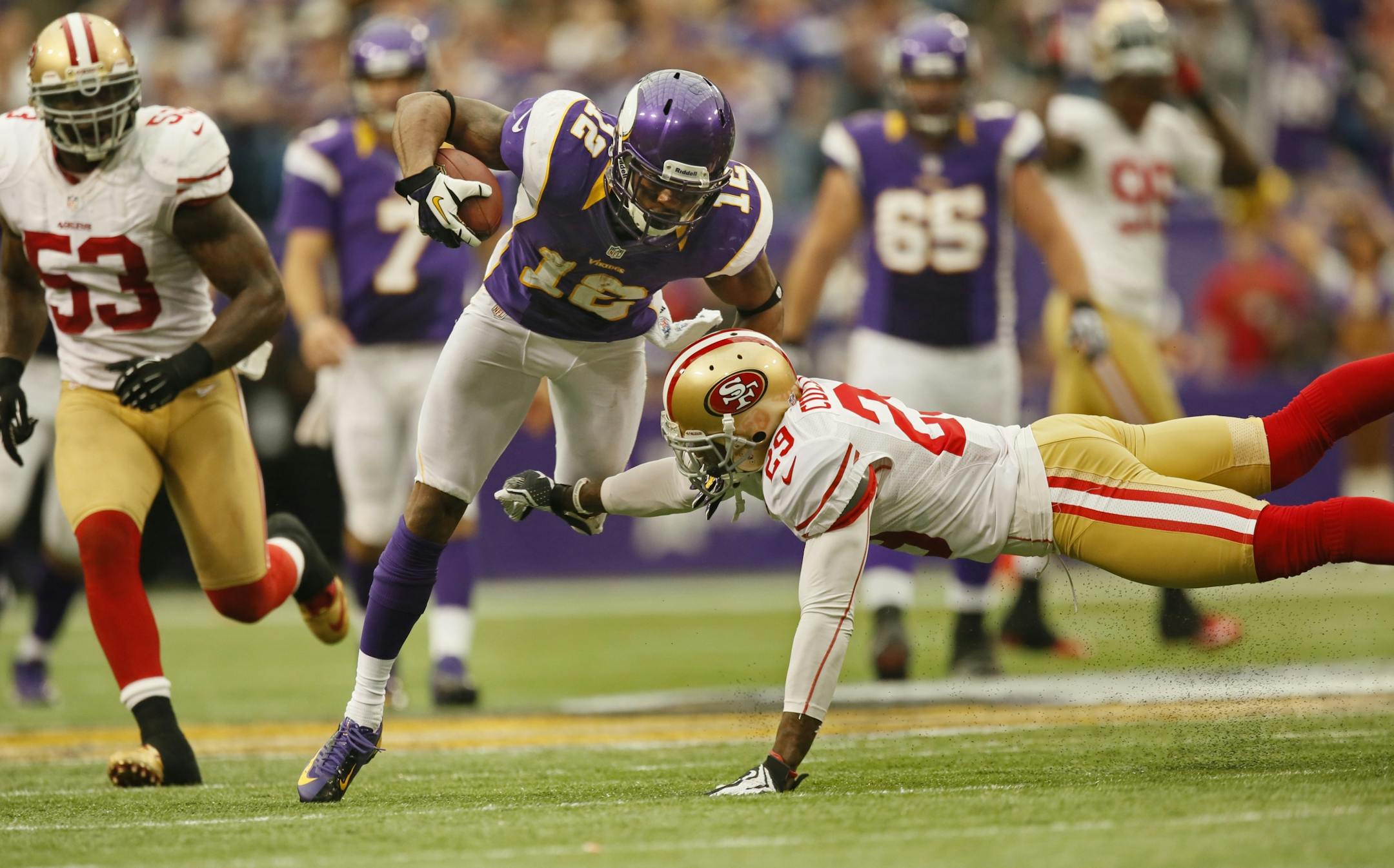 Vikings wide receiver Percy Harvin picked up a big first down to keep the drive alive in the fourth quarter against San Francisco.