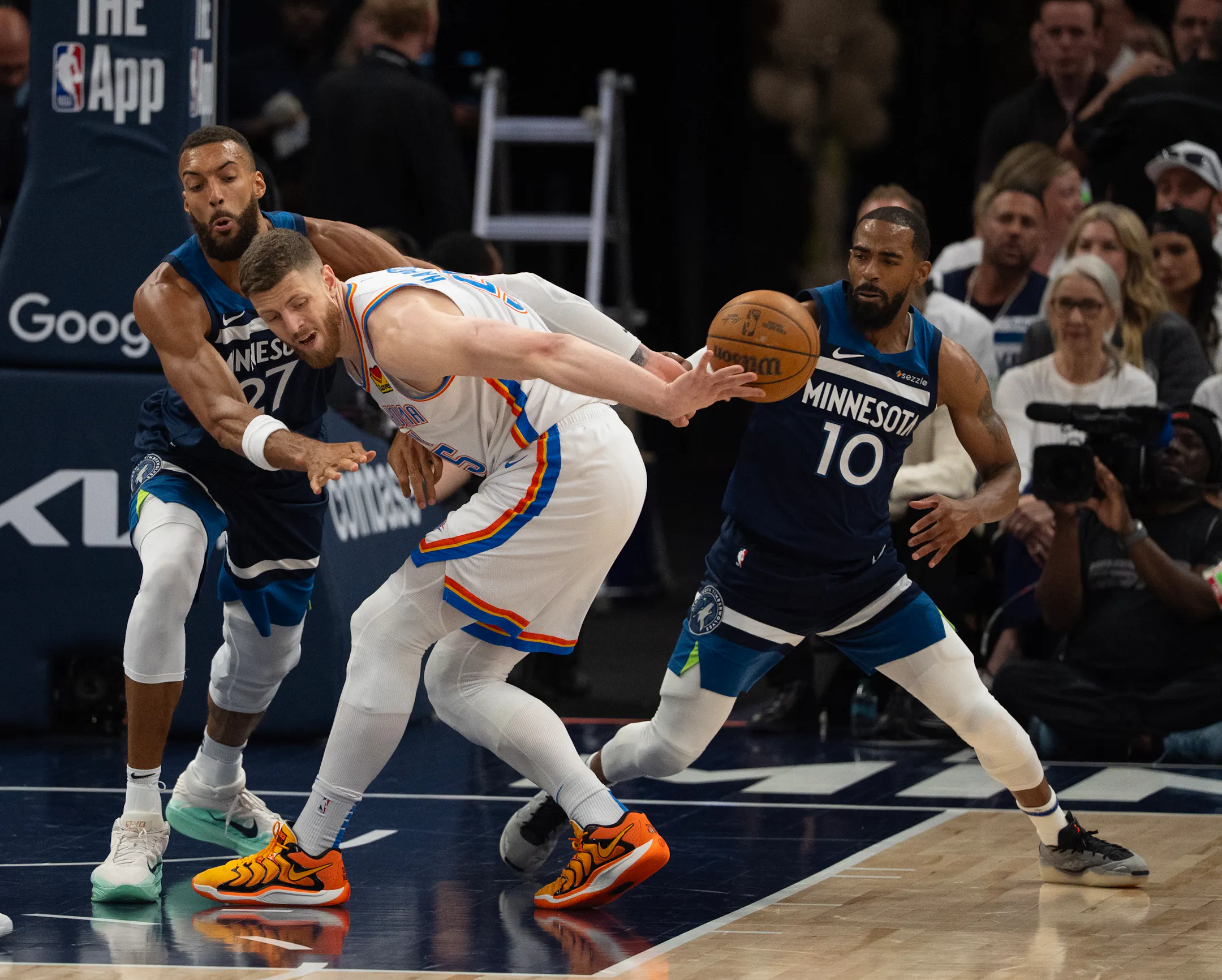 Timberwolves hit home run in Game 3 rout of Thunder