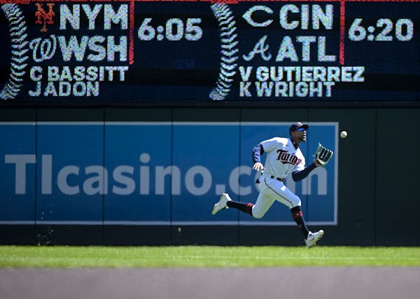 Seattle Mariners designated hitter Jesse Winker (27) flies out to Minnesota Twins center fielder Byron Buxton (25) during the top of the first inning 