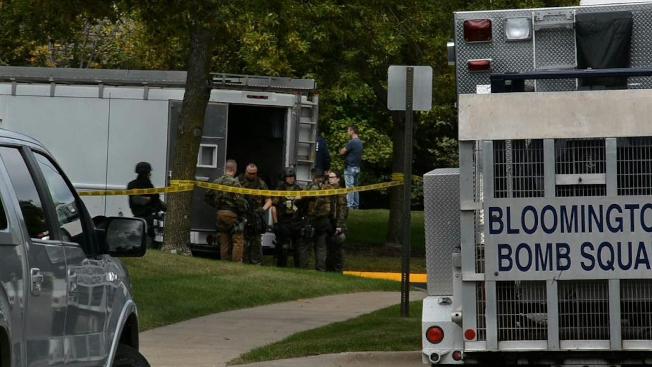 Eden Prairie Police, Hennepin Country sheriff deputies, and other neighboring municipalities established a perimeter around an apartment build on the 8600 block of Magnolia Trail in Eden Prairie Saturday morning.