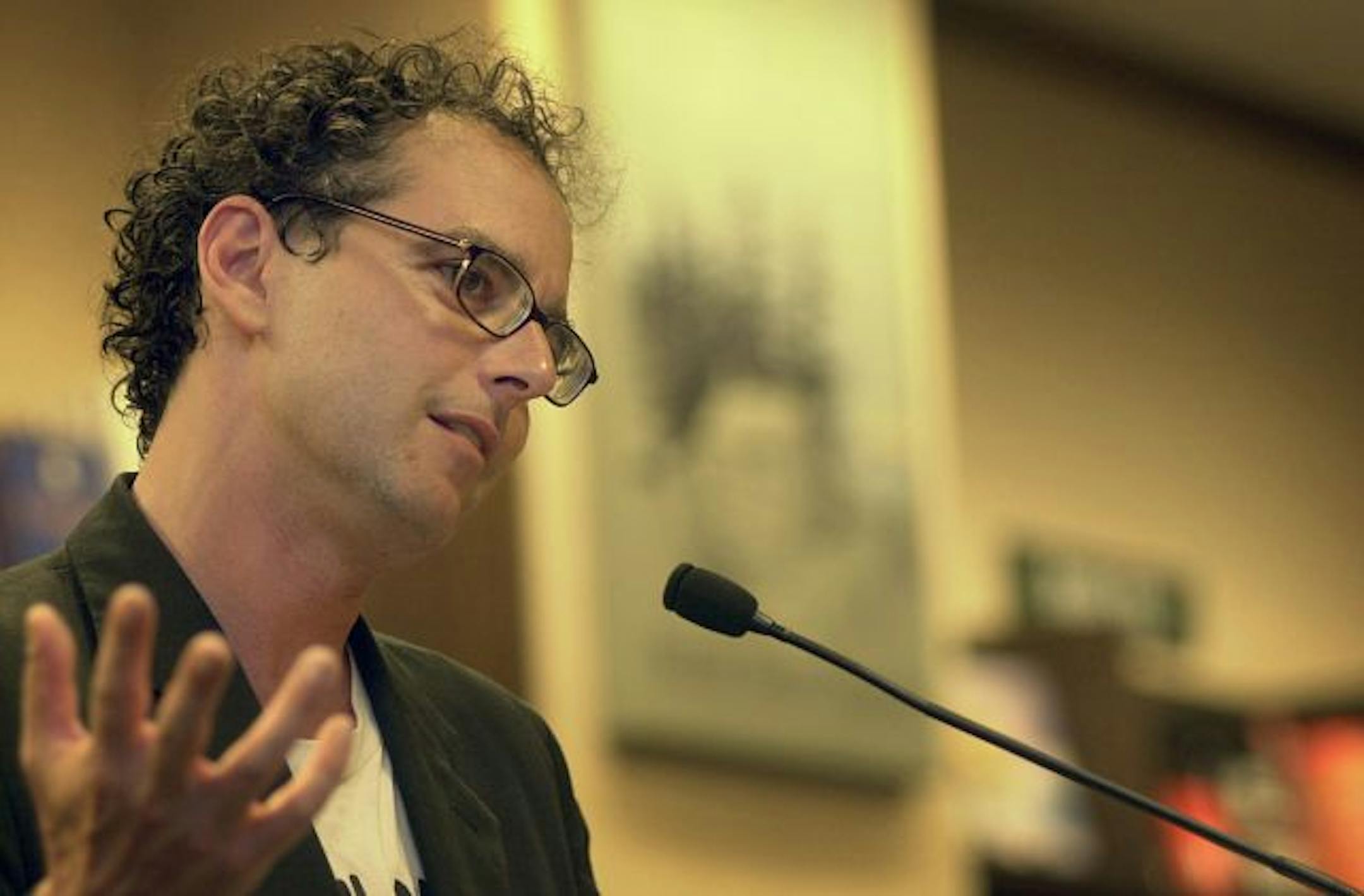 Author Neal Karlen performs a book reading from his memoir.