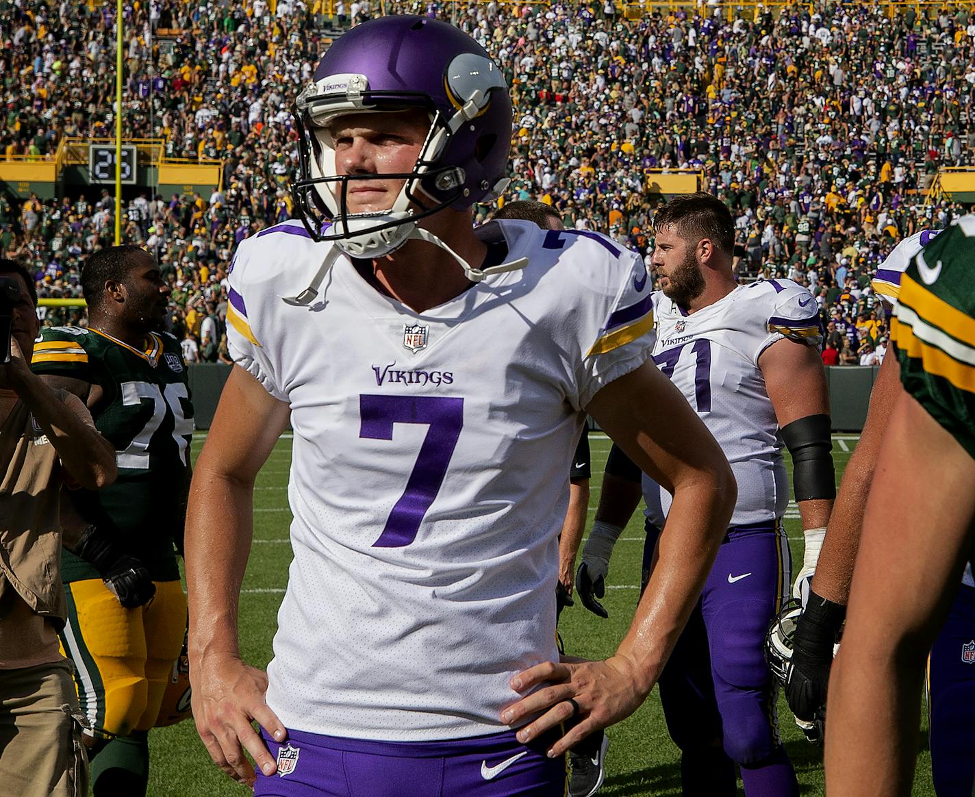 Vikings kicker Daniel Carlson (7) walked off the field after missing a field goal at the end of overtime. ] CARLOS GONZALEZ &#xef; cgonzalez@startribune.com &#xf1; September 16, 2018, Green Bay, WI, Lambeau Field, NFL, Minnesota Vikings vs. Green bay Packers