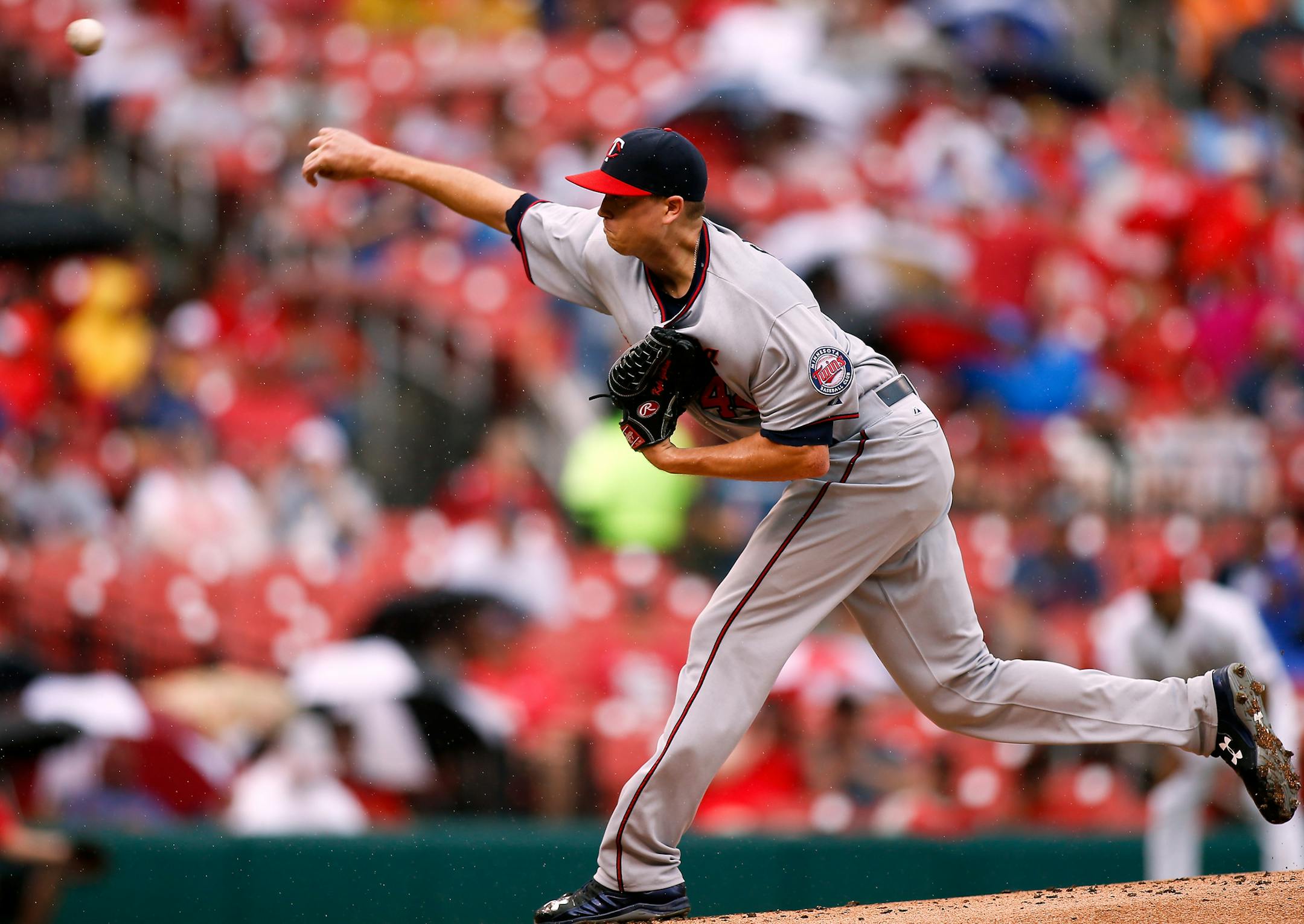 Minnesota Twins starting pitcher Kyle Gibson throws during the first inning of a baseball game against the St. Louis Cardinals, Tuesday, June 16, 2015, in St. Louis. (AP Photo/Scott Kane)