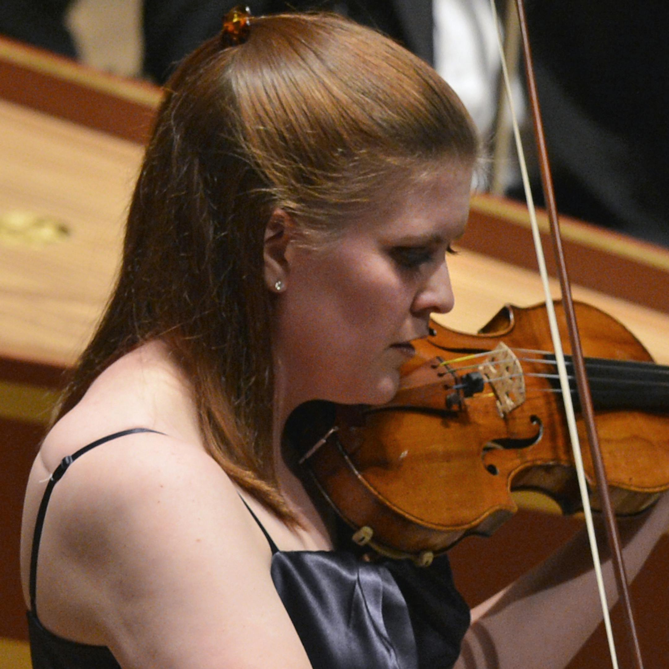 Current concertmaster of the Minnesota Orchestra, Erin Keefe, plays along side former concertmaster of the Minnesota Orchestra Jorjia Fleenzanis (left) in a performance of Bach's Double Violin Concerto conducted by Edo de Waart Saturday night at Ted Mann Concert Hall ] (SPECIAL TO THE STAR TRIBUNE/BRE McGEE) **Edo de Waart (conductor), Jorjia Fleenzanis (former concertmaster of the Minnesota Orchestra), Erin Keef (current concertmaster of the Minnesota Orchestra) ORG XMIT: MIN1212152056350269