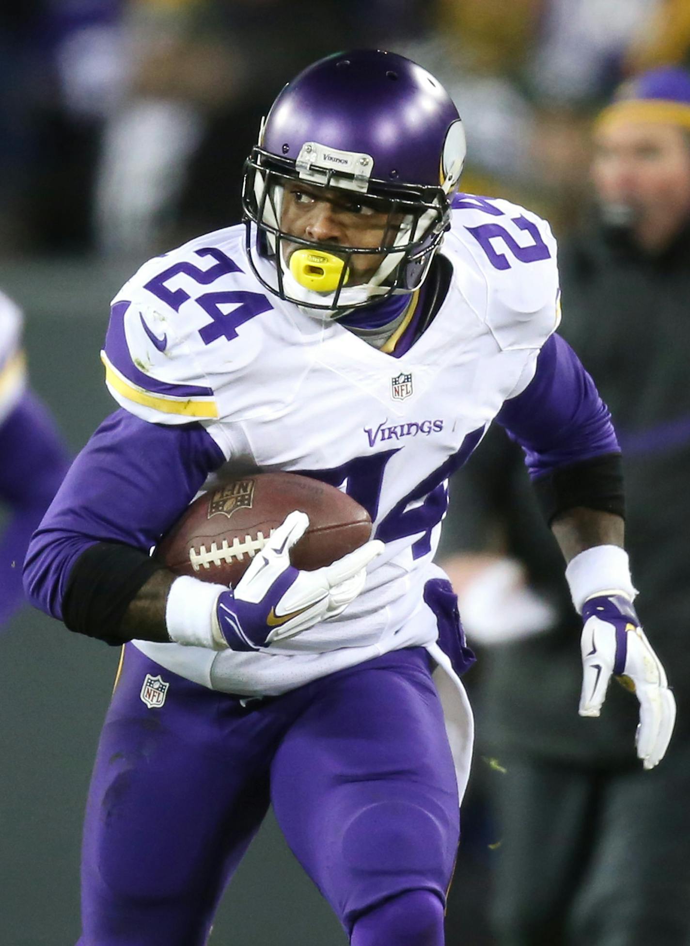 Minnesota Vikings cornerback Captain Munnerlyn (24) picked up a Aaron Rodgers fumble and ran it back for a 55 yard touchdown in the third quarter Sunday January 3, 2016 in Green Bay, Wisconsin. ] The Green Bay Packers faced the Minnesota Vikings at Lambeau Field for NFC north title. Jerry Holt/Jerry.Holt@Startribune