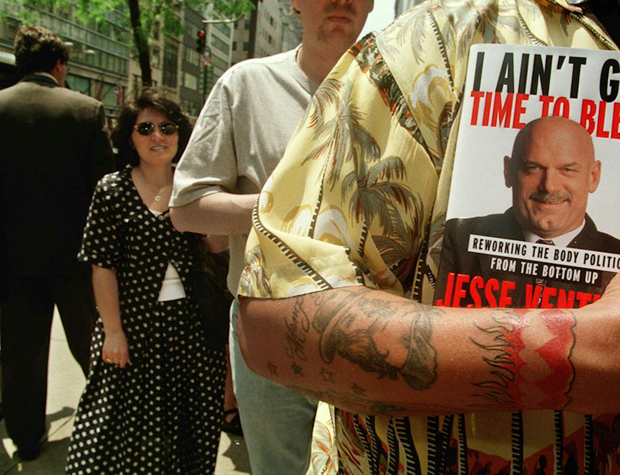 New York; June 3, 1999: About 100 New Yorkers waited Ïon lineÓ, as they say it, outside the Barnes and Noble bookstore on 5th Ave for several hours to get their copies of Minnesota Governor Jesse VenturaÌs autobiography signed by the former wrestler. Ventura was in New York Wednesday promoting the book that he worked on with a writer for about 30 hours over a two week period. He is heading to Washington, D. C. Thursday.