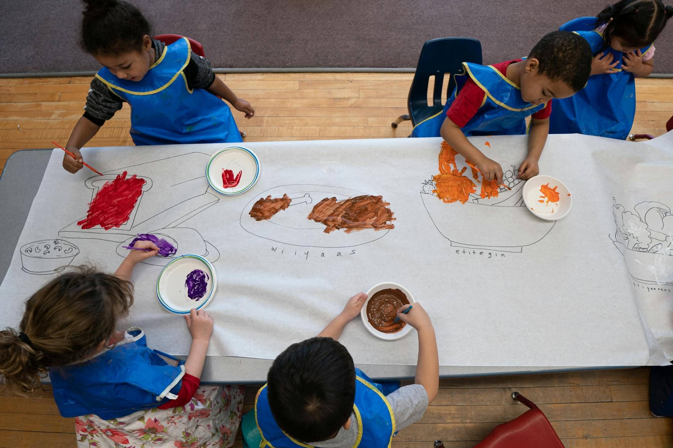 During food groups week, Ojibwe teacher Liz Zoongwegiizhigook Zinsli led an Ojibwe immersion class for students from 18 months to 5 years old, at Four Directions school.