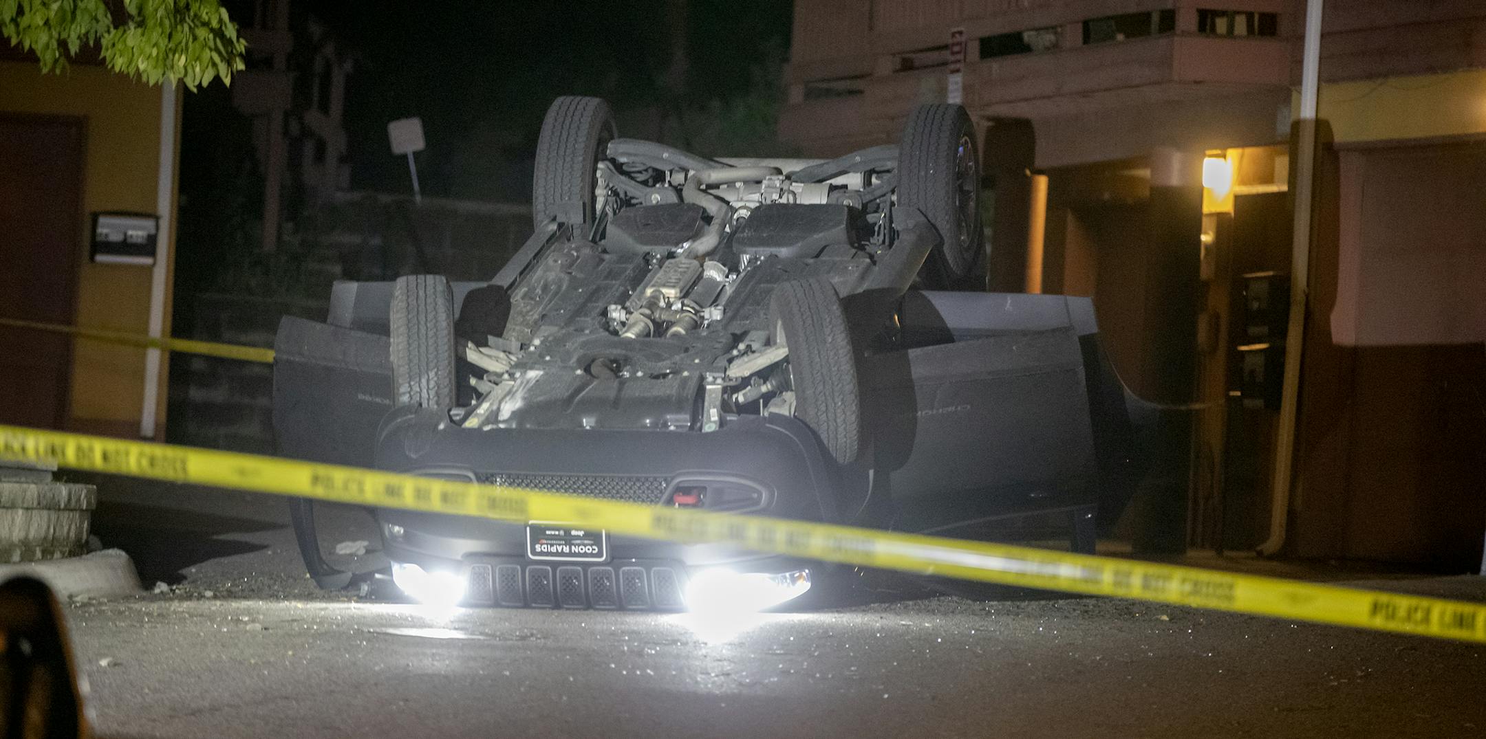 Police investigated the scene where one person and a child were found with gunshot wounds after a vehicle rollover, Sunday, October 6, 2019 in St. Paul, MN. ] ELIZABETH FLORES • liz.flores@startribune.com