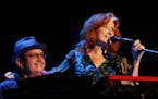 Bonnie Raitt introduced Twin Cities keyboardist Ricky Peterson before an emotional tribute song to her late brother, Steve Raitt, at the State Fair in