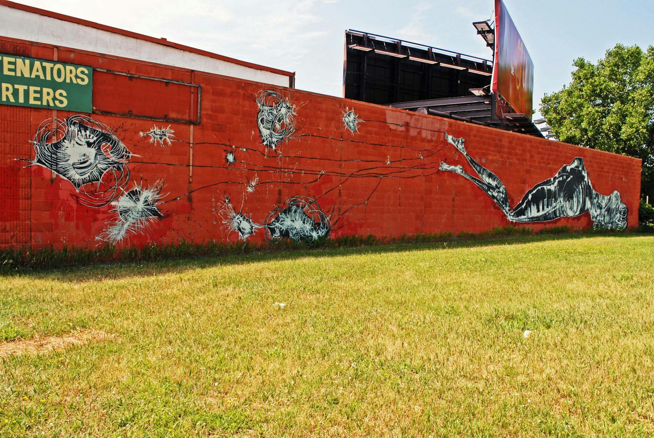 Mural at 1501 Washington Avenue N