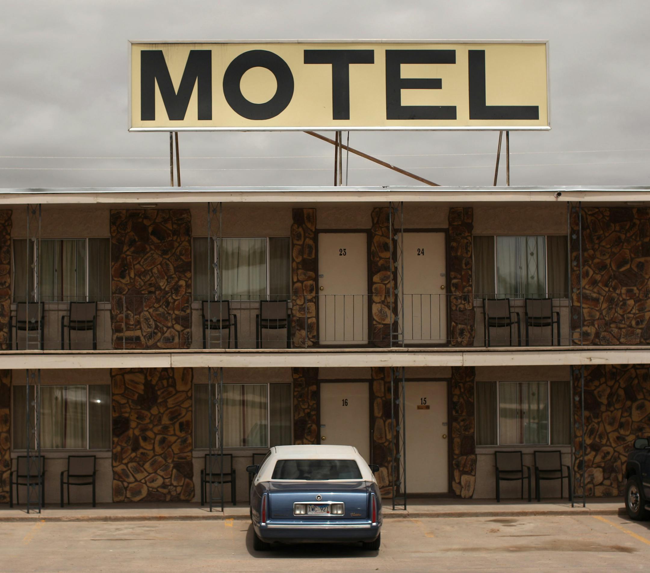 A roadside motel June 26, 2007 in Pine Bluffs, Wyoming. Driving to vacation destinations and social distancing are factors of the pandemic helping motels see a resurgence. (Spencer Platt/Getty Images/TNS) ORG XMIT: 1727916