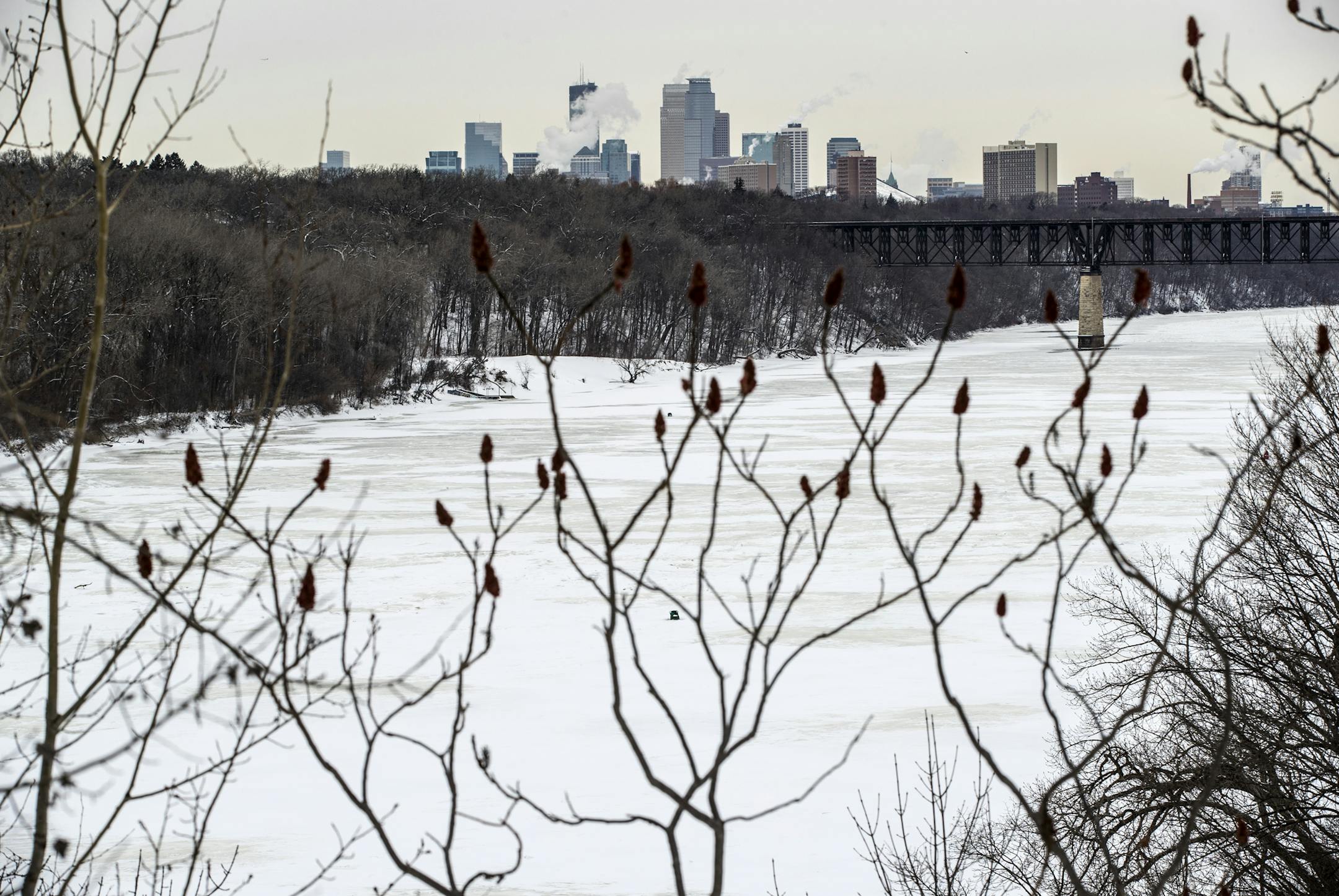 The Mississippi River photographed near the Lake Street Bridge on Friday, January 13, 2016, in Minneapolis, Minn. ] RENEE JONES SCHNEIDER • renee.jones@startribune.com