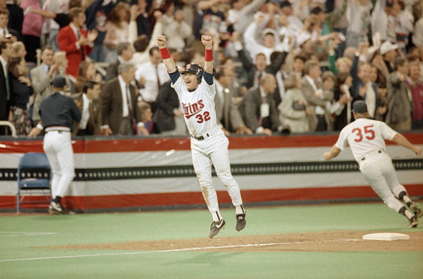 Minnesota Twins Dan Gladden celebrates as he heads home on teammate's Gen Larkin's single in the tenth inning of game 7 to win the World Series in Minneapolis, Oct. 27, 1991. (AP Photo/Mark Duncan)