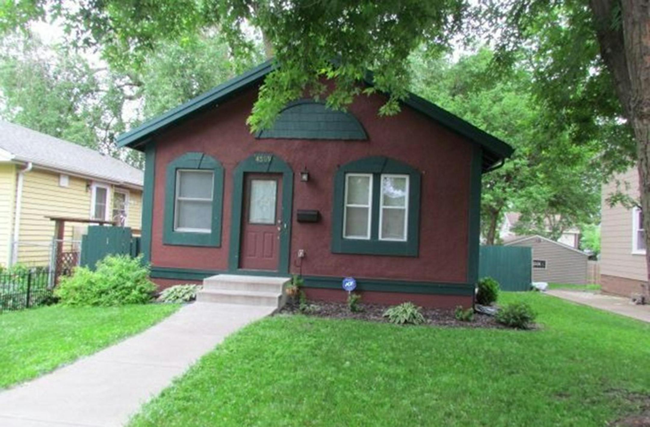 ... Minneapolis
Built in 1924, this three-bedroom, two-bath house located in the Regina neighborhood has 1,408 finished square feet and features a main floor bedroom, lower level family room, office and den and two-car detached garage. Listed by Chase Lenz, Alfred Mitchell Realtors, 612-819-4474.