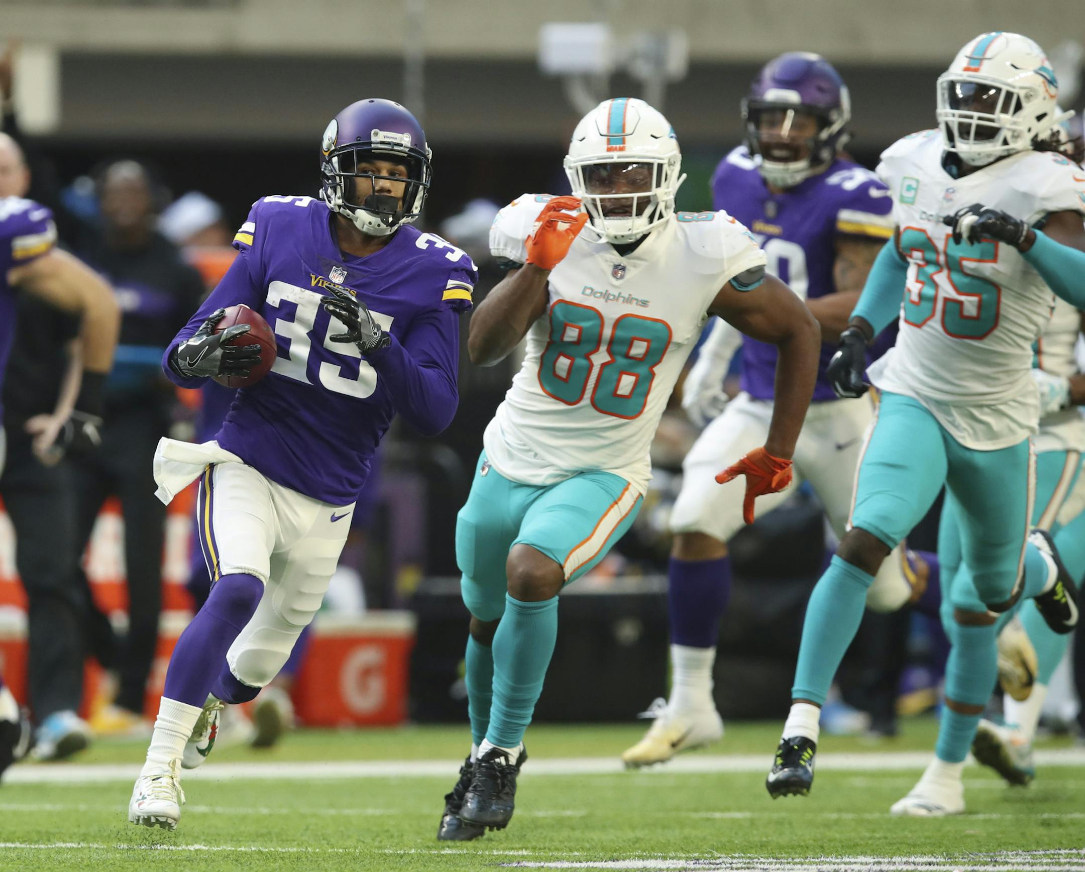 Minnesota Vikings defensive back Marcus Sherels (35) returned a third quarter punt for 70 yards. ] JEFF WHEELER ï jeff.wheeler@startribune.com The Minnesota Vikings beat the Miami Dolphins 41-17 in an NFL football game Sunday afternoon, December 16, 2018 at U.S. Bank Stadium in Minneapolis.