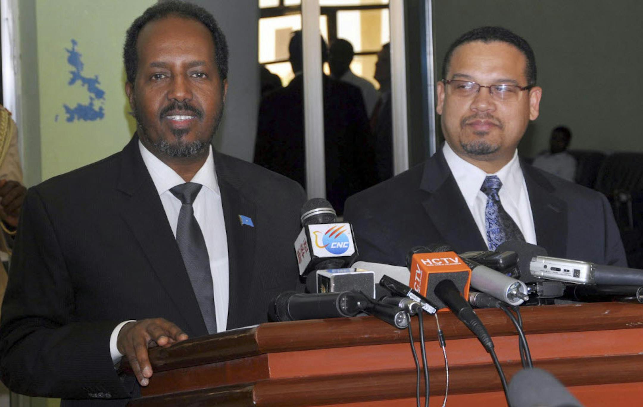 Somali President Hassan Sheikh Mohamud, left, and Minnesota Rep. Keith Ellison give a joint press conference at Mogadishu airport on Tuesday.