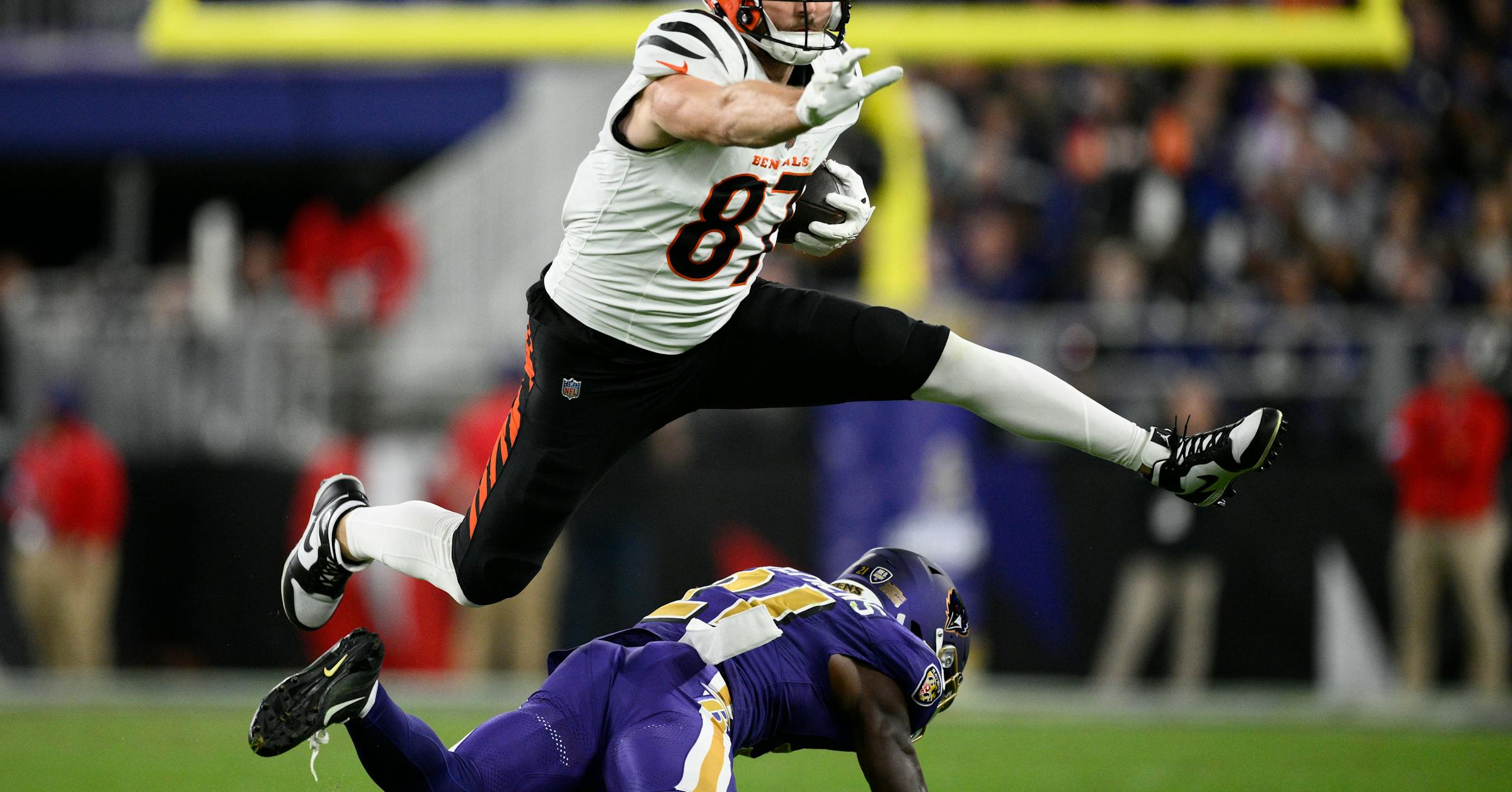Jackson leads rally, and Ravens stop 2-point attempt to hold off Bengals 35-34 Jackson leads rally, and Ravens stop 2-point attempt to hold off Bengals 35-34