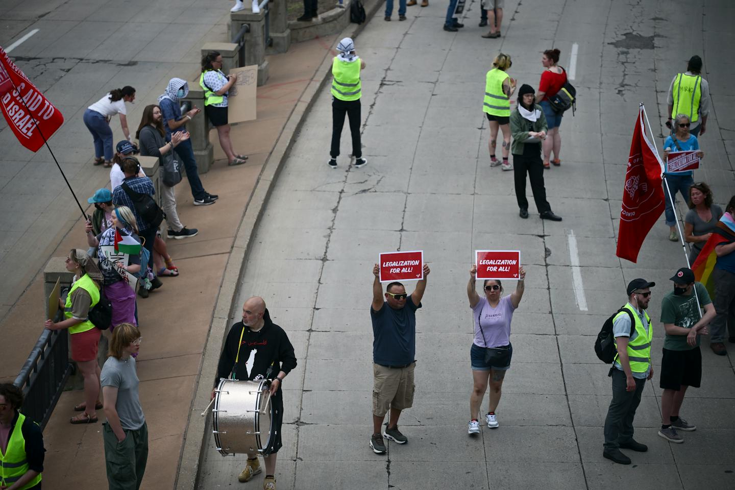 Protesters gather outside the GOP dinner to take issue with Trump - Vimarsana News