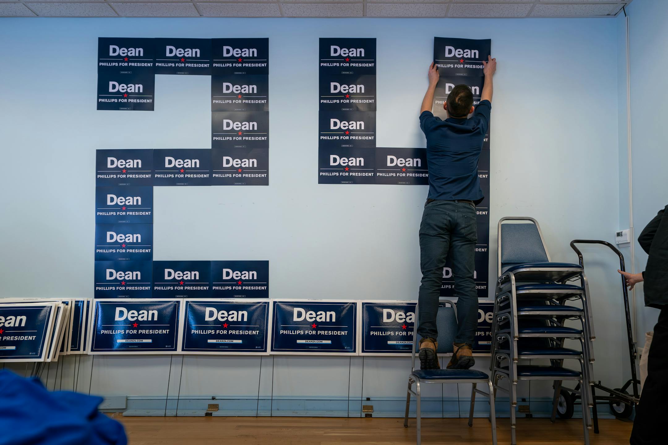 A Dean Phillips staffer arranged campaign signs in a number 24 before Phillips spoke to a crowd at a GOTV event at the Nashua Senior Activity Center Saturday, Jan. 20, 2024  Nashua, New Hampshire.    ] GLEN STUBBE • glen.stubbe@startribune.com