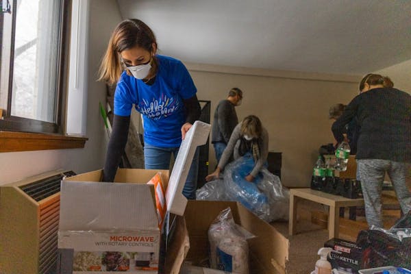 Sonia Anunciacion, an Alight team leader, unpacked boxes with volunteers at a new home for an Afghan family. 
