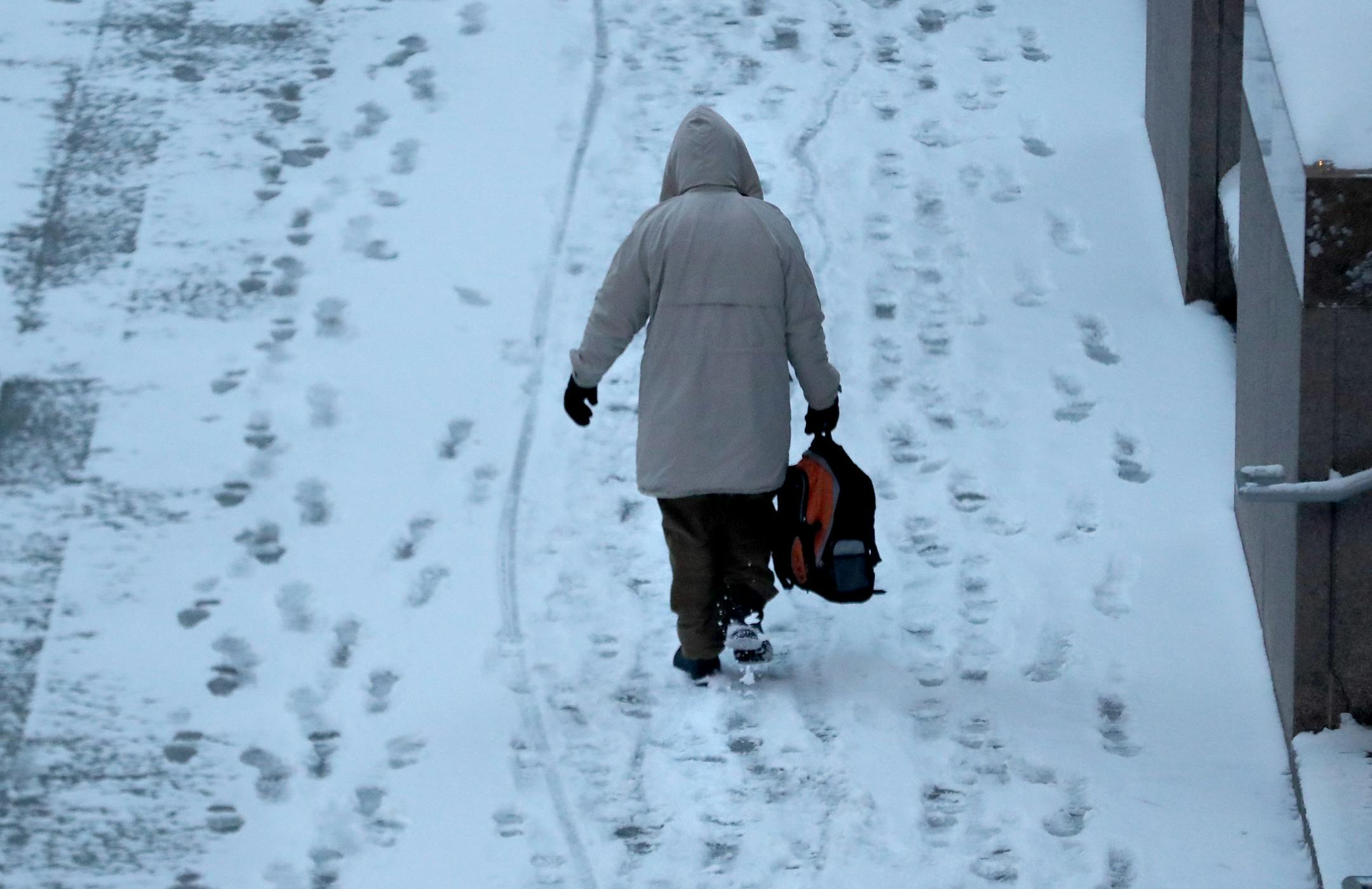 A fresh snow fall coated the sidewalks along 6th St. on the first day of March Wednesday, March 1, 2017, in downtown Minneapolis, MN.] DAVID JOLES &#x2022; david.joles@startribune.com A fresh snow fall coated the sidewalks on first day of March in downtown Wednesday, March 1, 2017, in Minneapolis, MN.