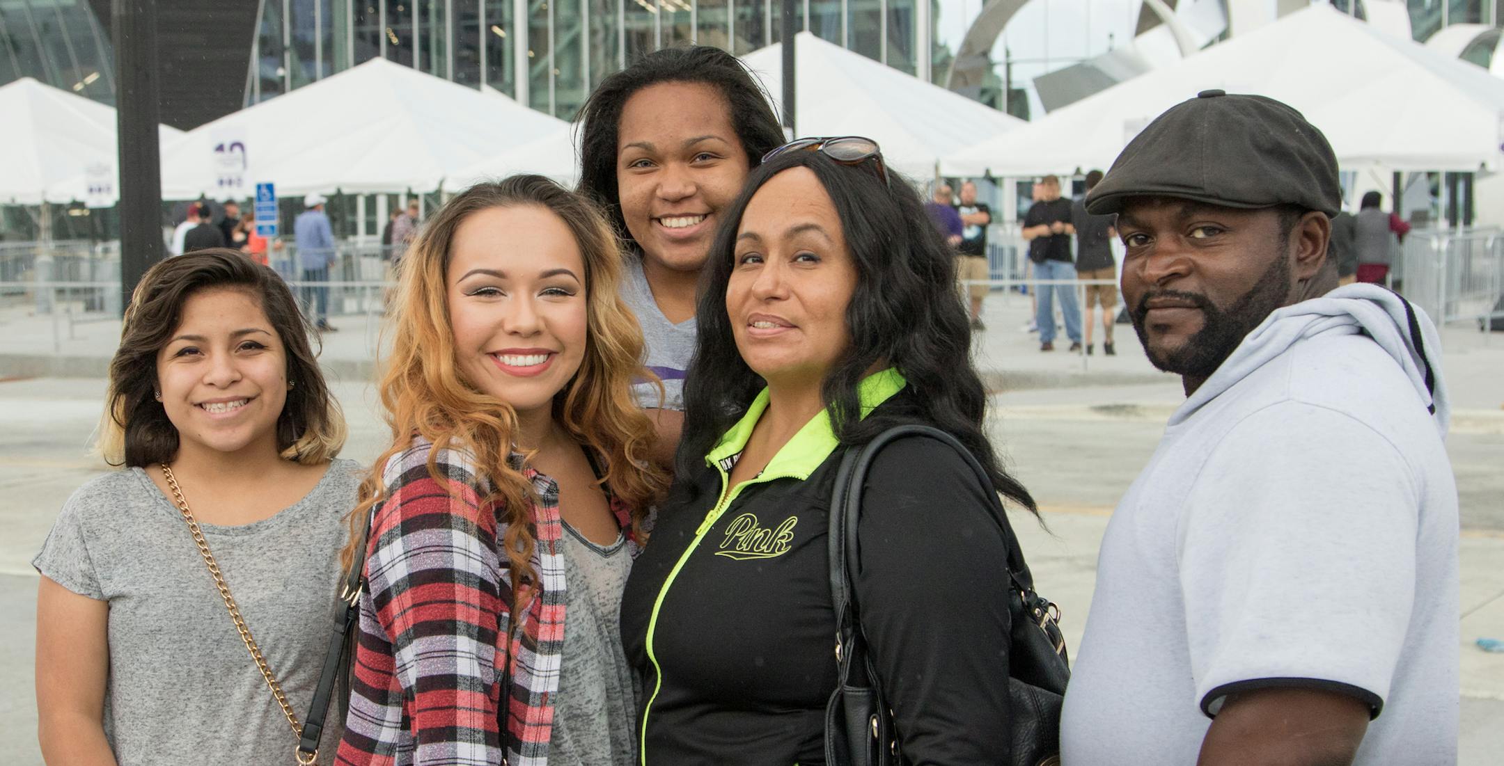 Mya, Quoyia, Keya, Tasha and Mike Williams getting ready Metallica, the second concert on August 20, 2016 at US Bank Stadium in Minneapolis, Minn. [ Special to Star Tribune, photo by Matt Blewett, Matte B Photography, matt@mattebphoto.com, Metallica, Avenged Sevenfold, Volbeat ORG XMIT: MIN1608211040062310
