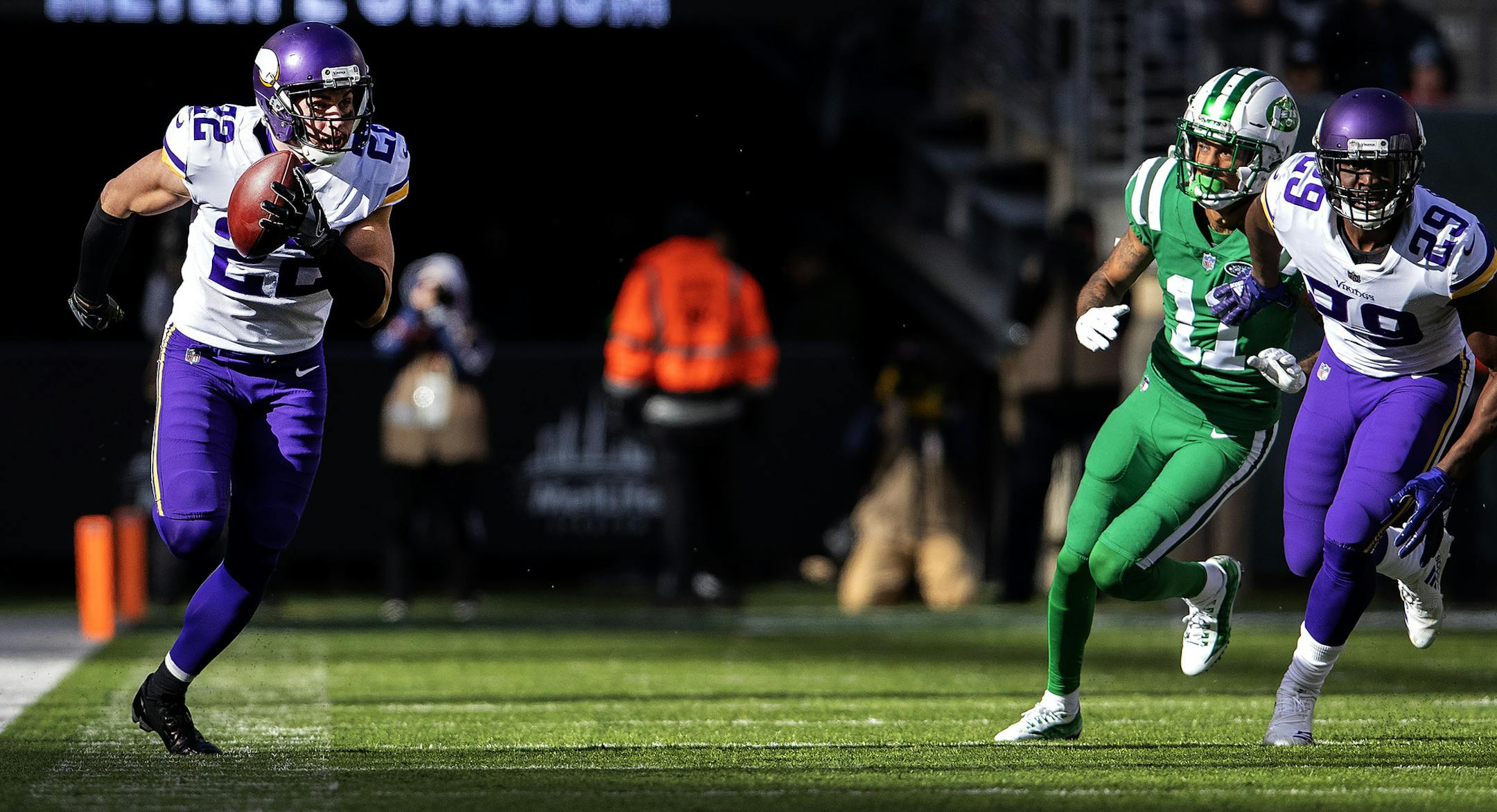 Minnesota Vikings free safety Harrison Smith (22) ran after intercepting a pass in the third quarter. ] CARLOS GONZALEZ ï cgonzalez@startribune.com ñ October 21, 2018, East Rutherford, NJ, MetLife Stadium, NFL, Minnesota Vikings vs. New York Jets