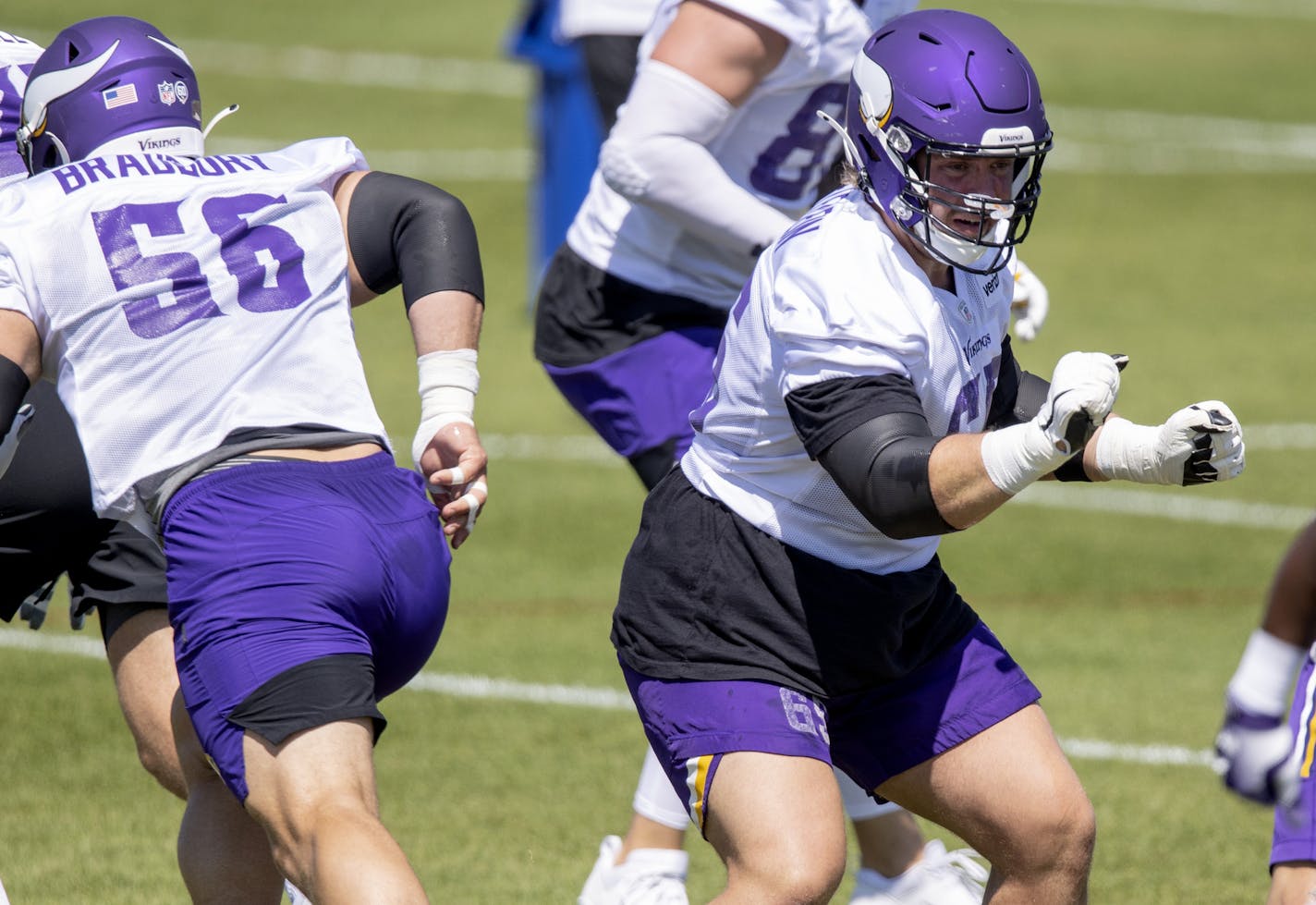 The Vikings hope moving Pat Elflein to right guard helps both him and the team