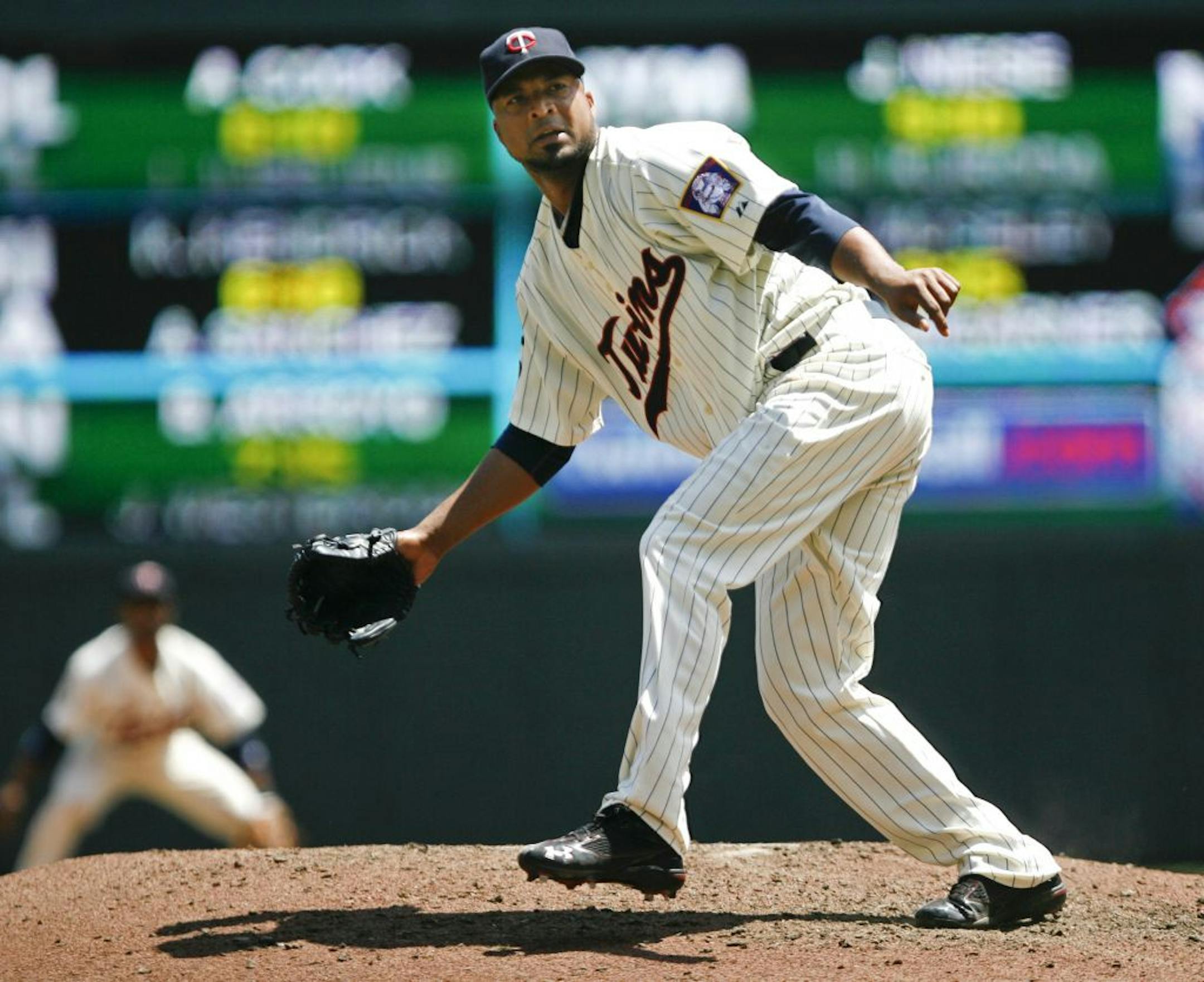Twins starter Francisco Liriano struggled with his control, lasting only 21/3 innings against the Tigers on Sunday.