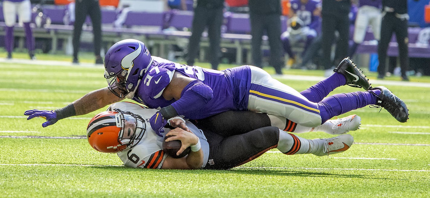 Vikings defensive end Everson Griffen, (97) sacked Browns quarterback Baker Mayfield in the second quarter, Sunday, October 3, 2021 in Minneapolis, MN. ] ELIZABETH FLORES • liz.flores@startribune.com