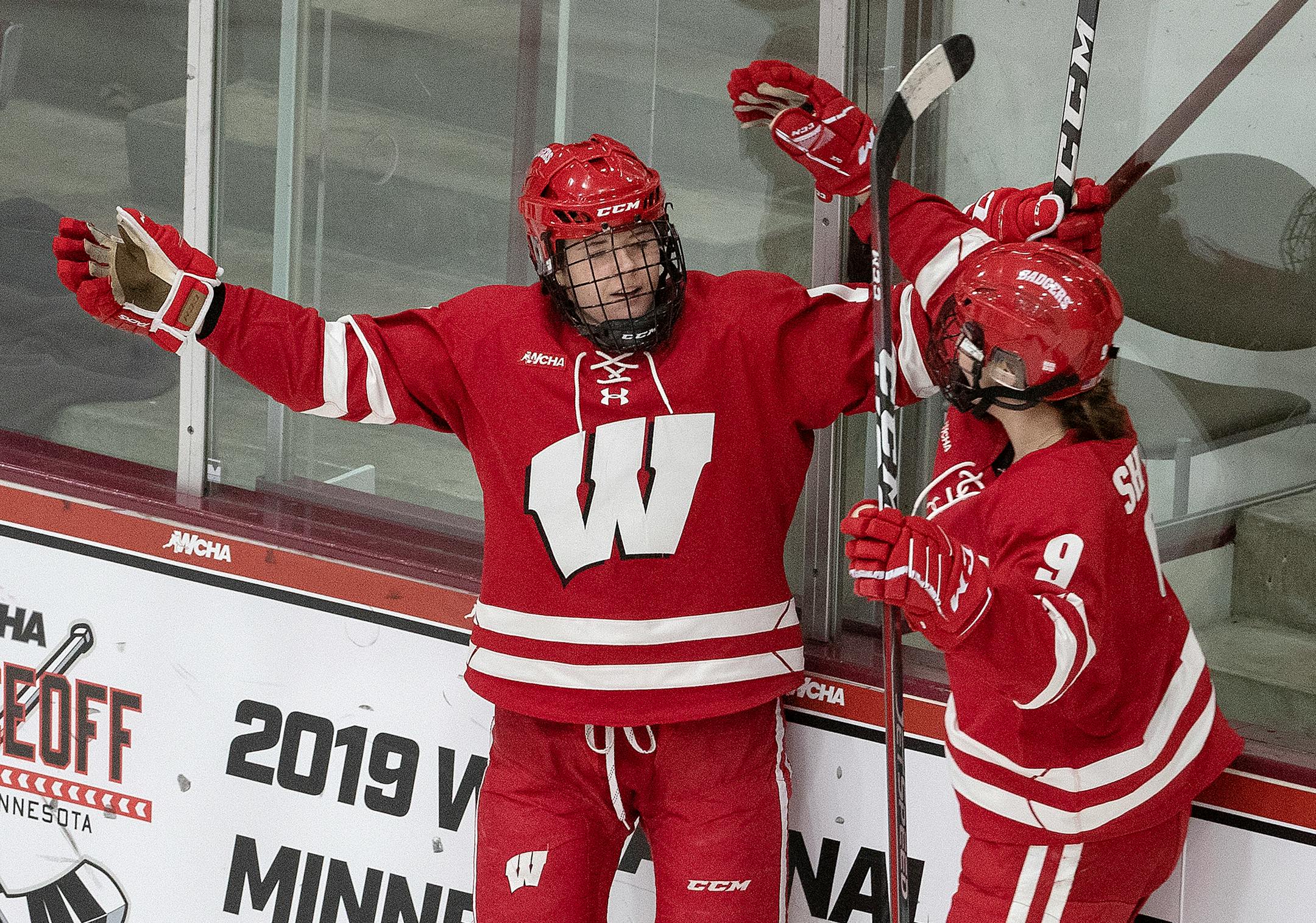 Wisconsin's Britta Curl (17) celebrated with teammates after a scoring a goal vs. Minnesota in 2019.