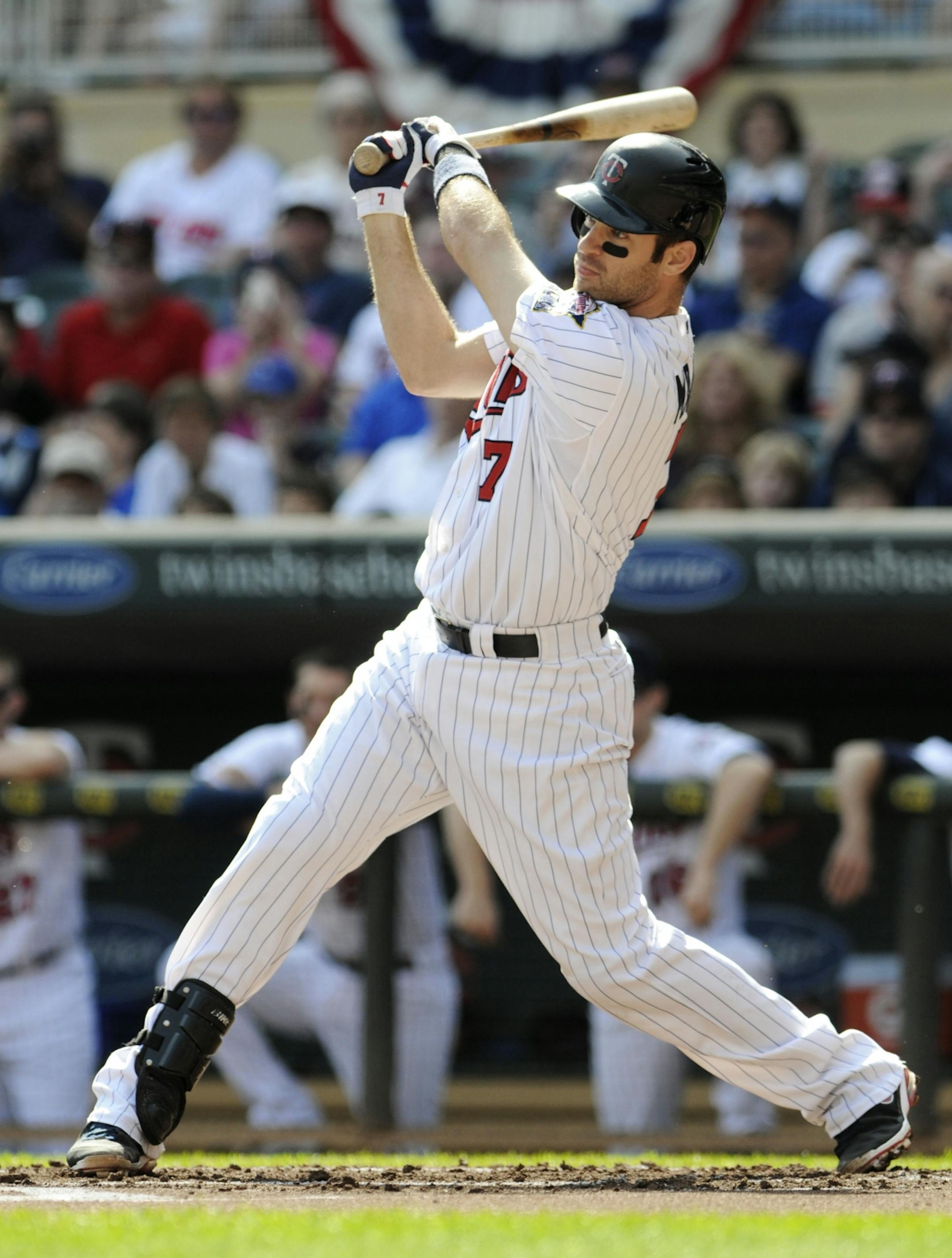 The Twins' Joe Mauer went 3-for-4 in Sunday's loss to the Tigers, raising his average to .323, while the league leader, Detroit's Miguel Cabrera, went 0-for-3 with a walk, falling to .325.