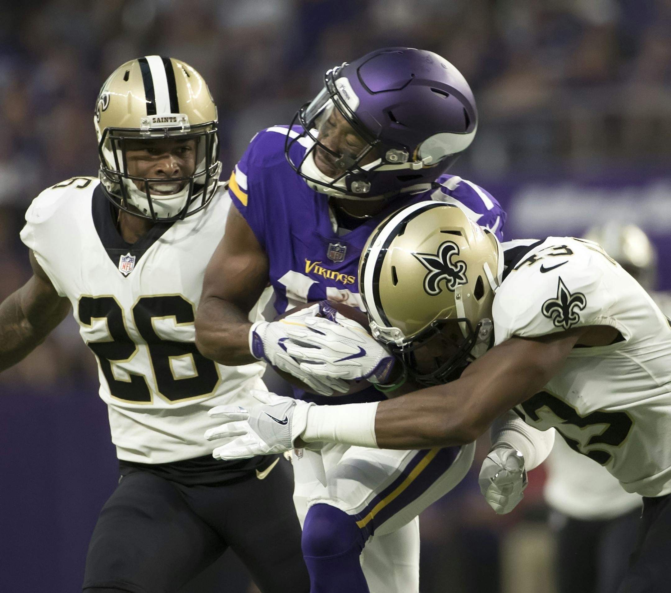 Vikings Jarius Wright picks up a big first down, setting up the Vikings first TD in the 2nd quarter.