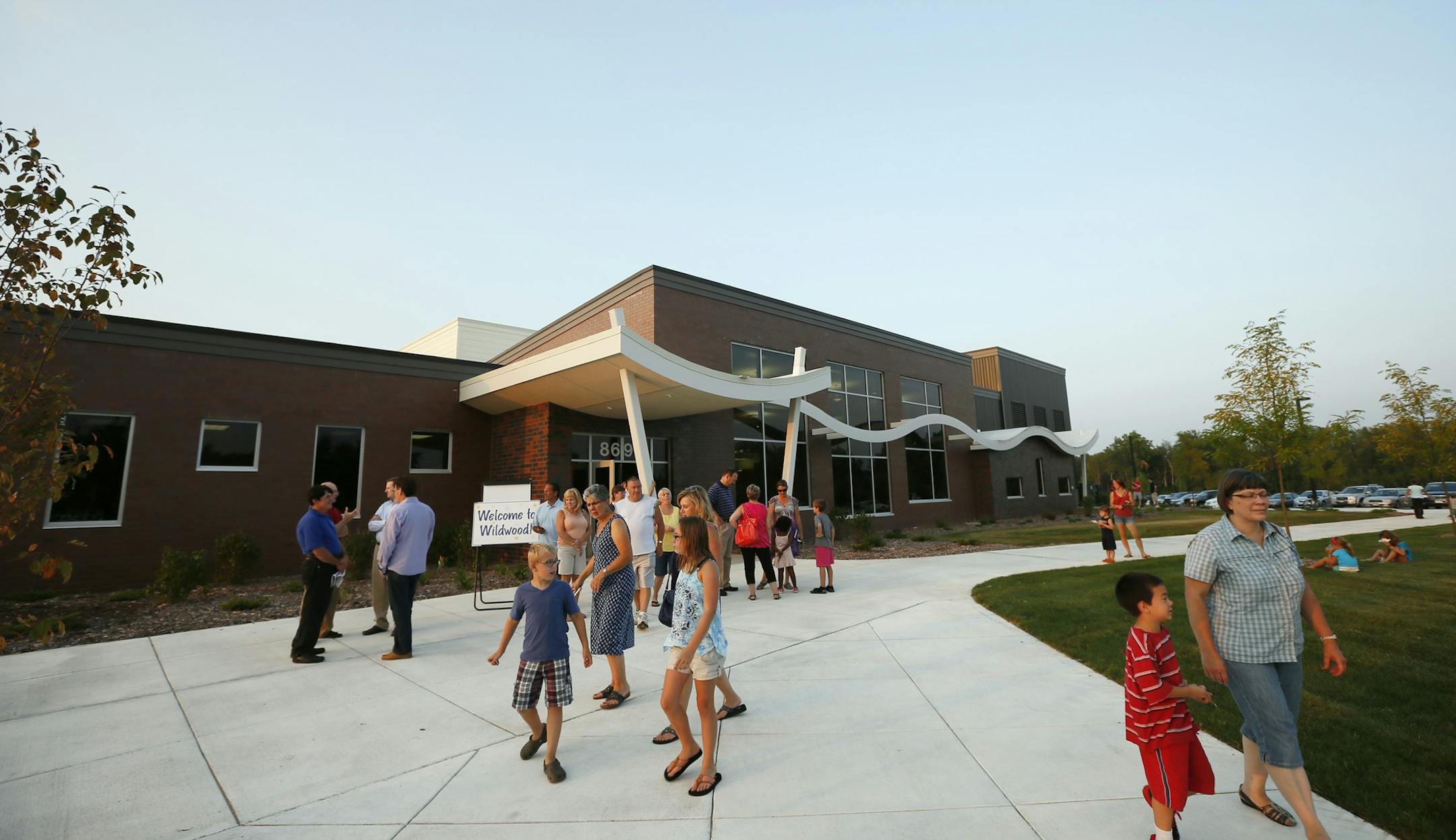 Members of the community gathered for a celebration of the new Wildwood new k-2 elementary school Tuesday Aug 19 ,2013 in Grant , MN. ] JERRY HOLT ‚Ä¢ jerry.holt@startribune.com