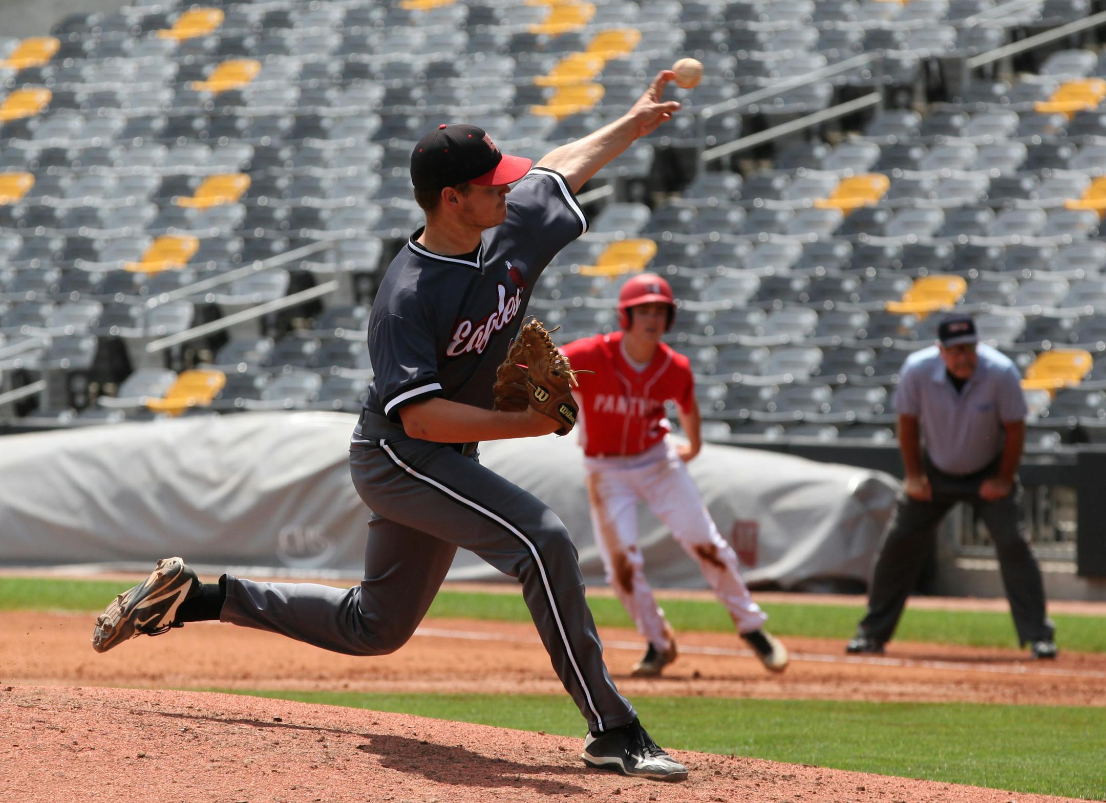Eden Prairie pitcher Torben Urdahl (11) was pitching the ball in the third inning. ] XAVIER WANG � xavier.wtian@gmail.com Game action from 2017 State 4A Baseball Tournament Championship semi-final games between Eden Prairie and Lakeville North on Friday June 16, 2017 at CHS field in St. Paul.