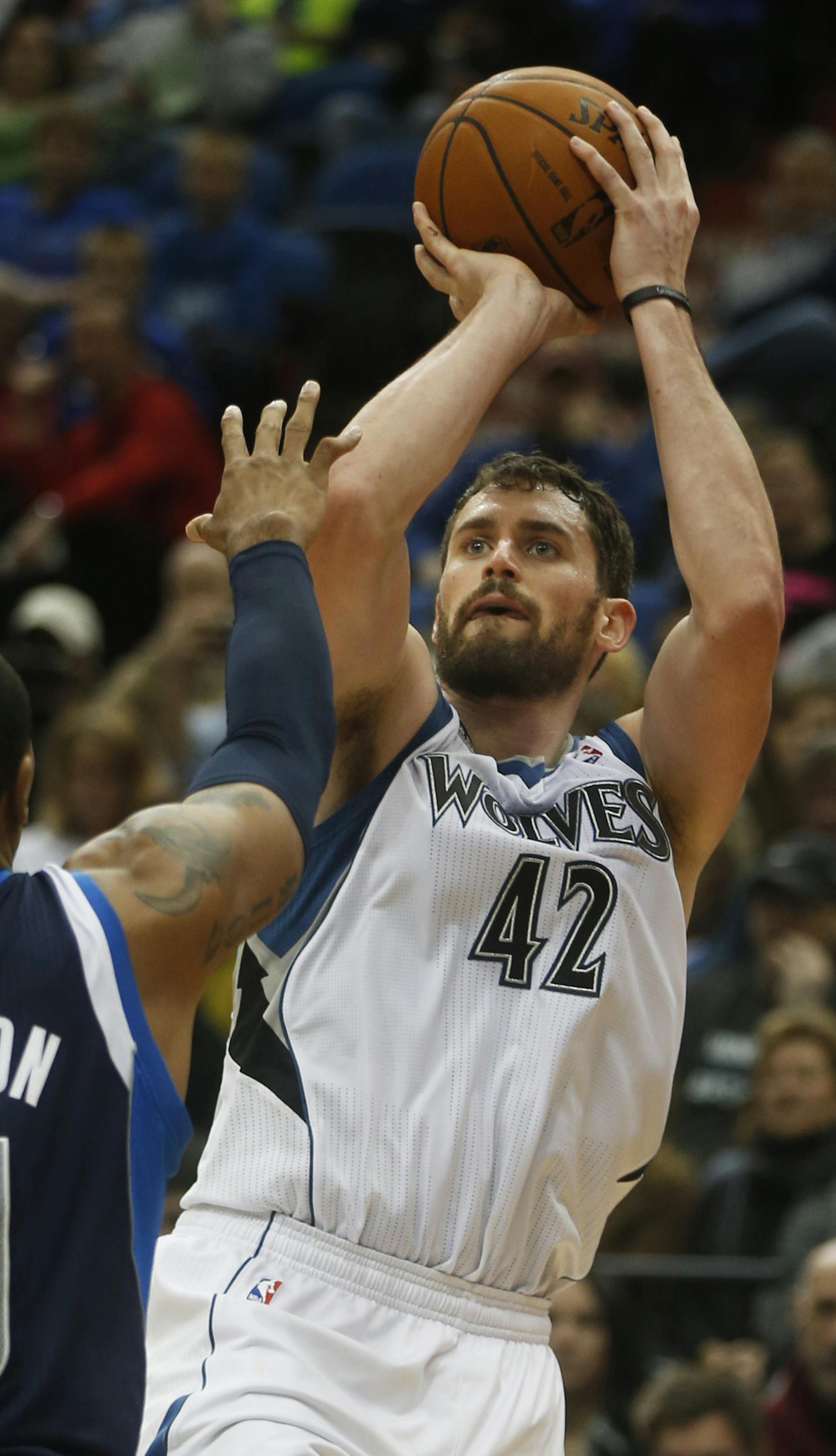 At the Target Center in a game between Dallas and the Wolves, Shawn Marion(0) defends against Kevin Love(42) in the first half.]richard tsong-taatarii/rtsong-taatarii@startribune.com