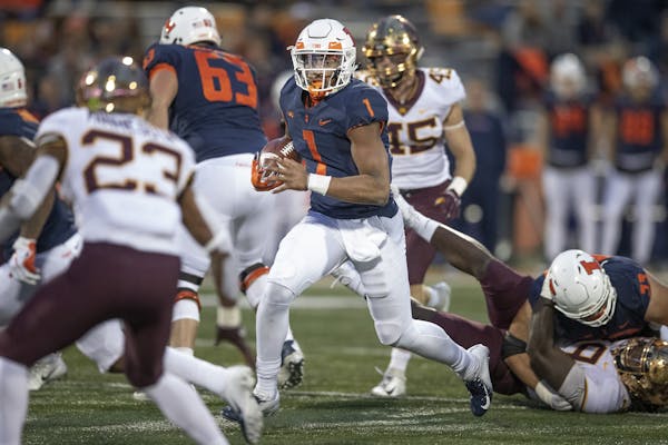Illinois quarterback AJ Bush Jr. ran for yards in the red zone during the fourth quarter as the Gophers took on Illinois at Memorial Stadium, Saturday