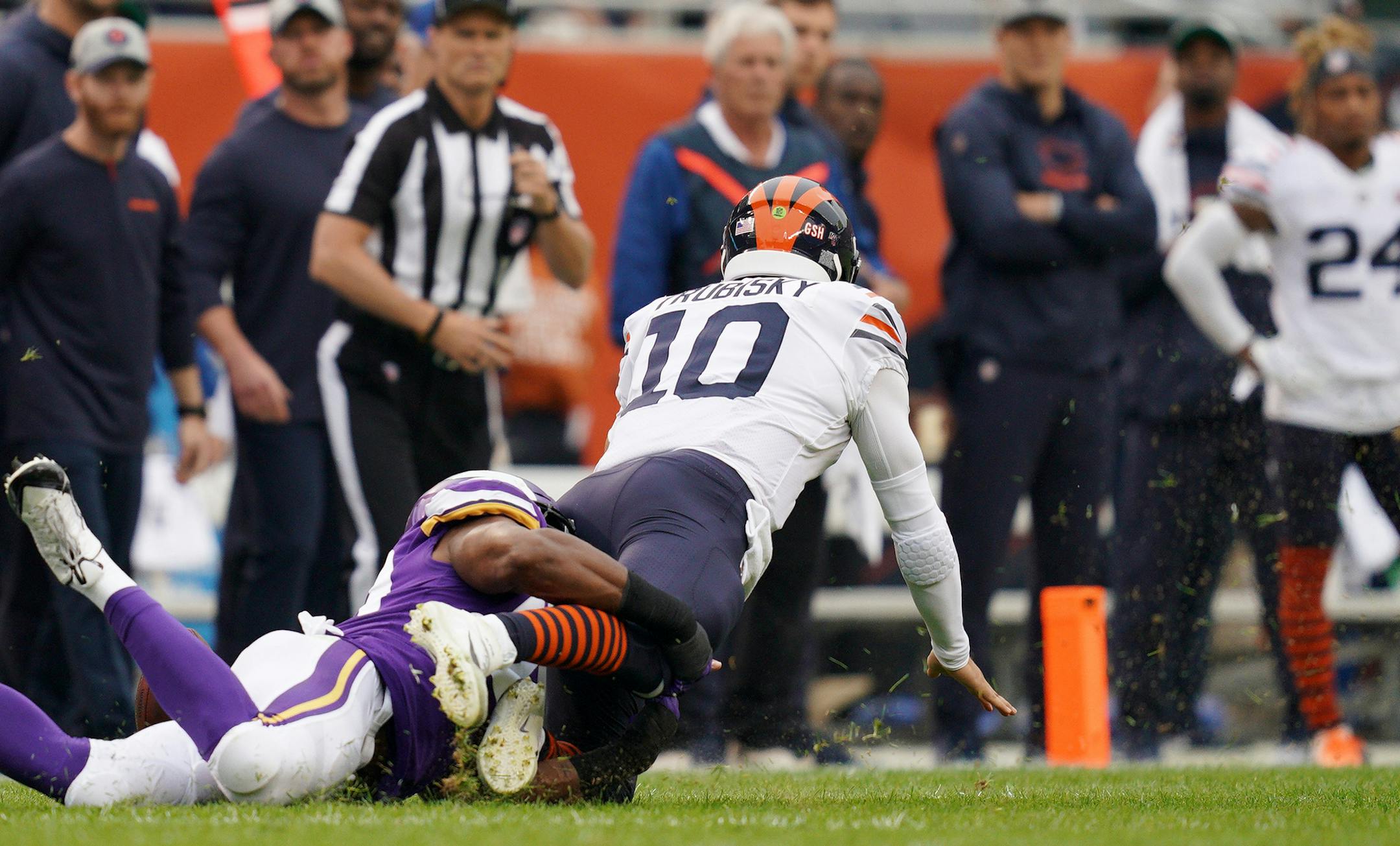 Minnesota Vikings defensive end Danielle Hunter (99) tackled Chicago Bears quarterback Mitchell Trubisky (10) who went out with an injury afterwards in the first quarter. ] ANTHONY SOUFFLE &#x2022; anthony.souffle@startribune.com The Minnesota Vikings played the Chicago Bears in an NFL football game Sunday, Sept. 29, 2019 at Soldier Field in Chicago.