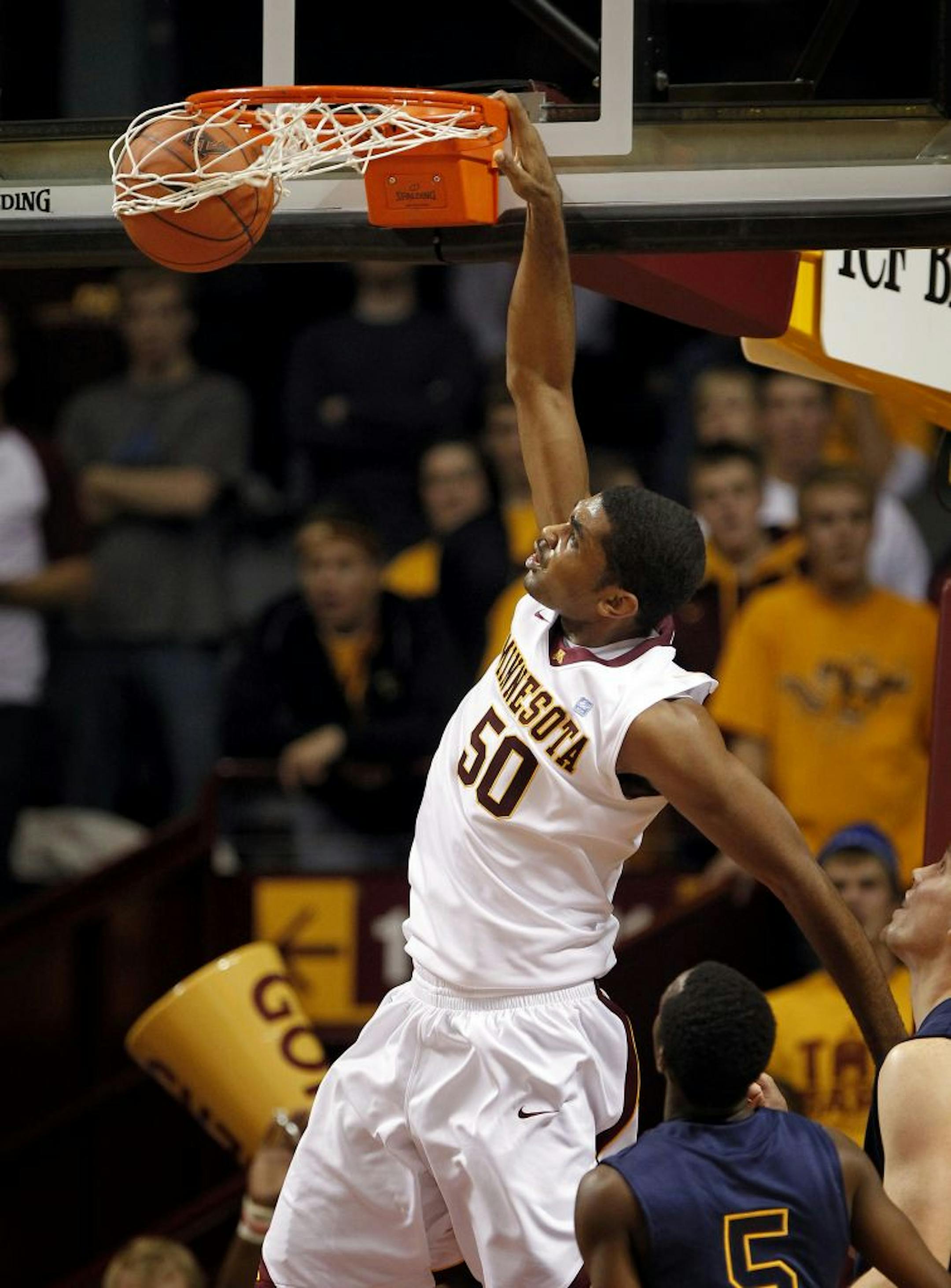 Ralph Sampson III dunked the ball in the first half.