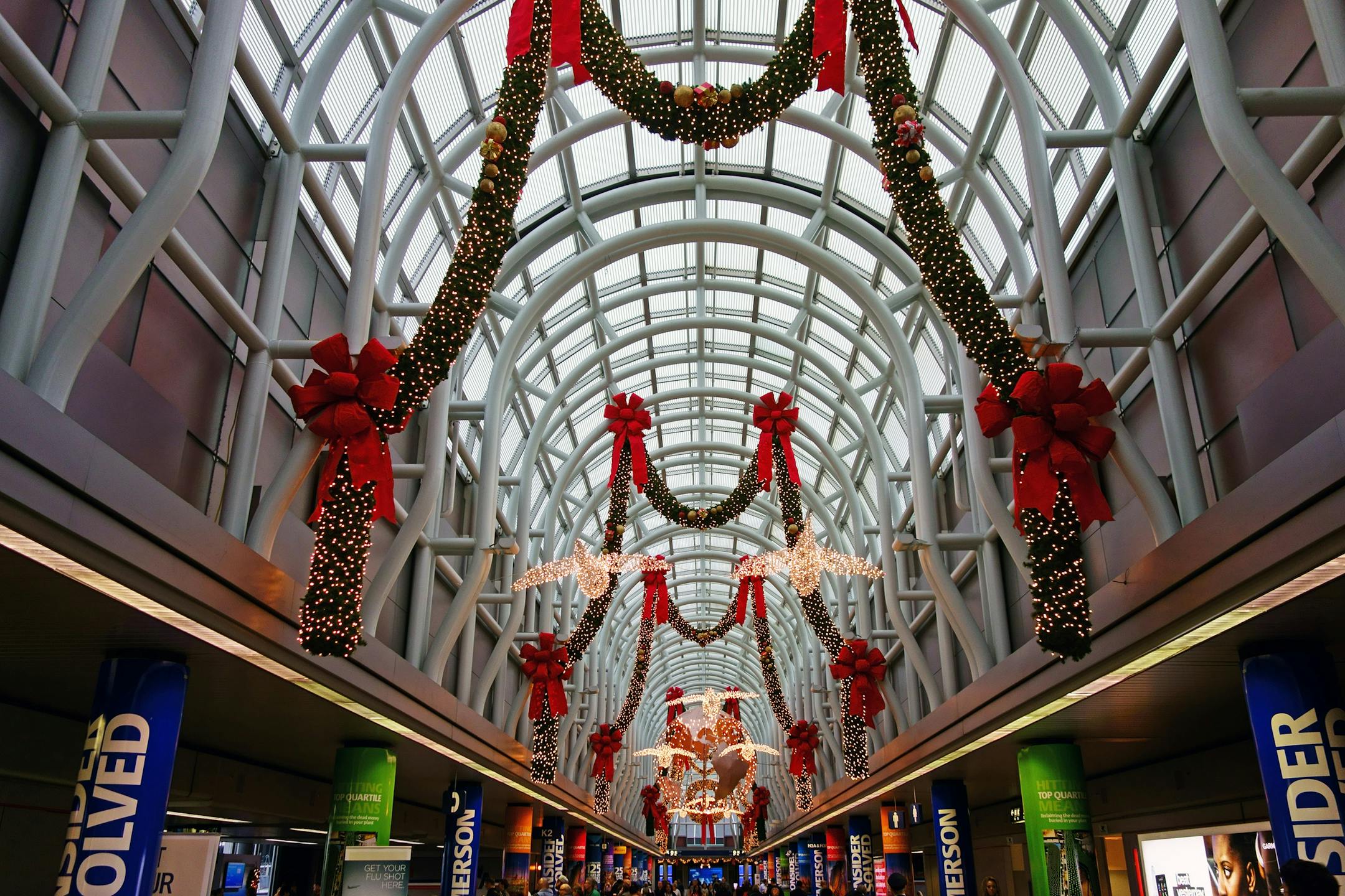 Christmas lights and decorations inside the O'Hare International Airport terminal in Chicago. (Bruce Whittingham/Dreamstime/TNS) ORG XMIT: 34095552W