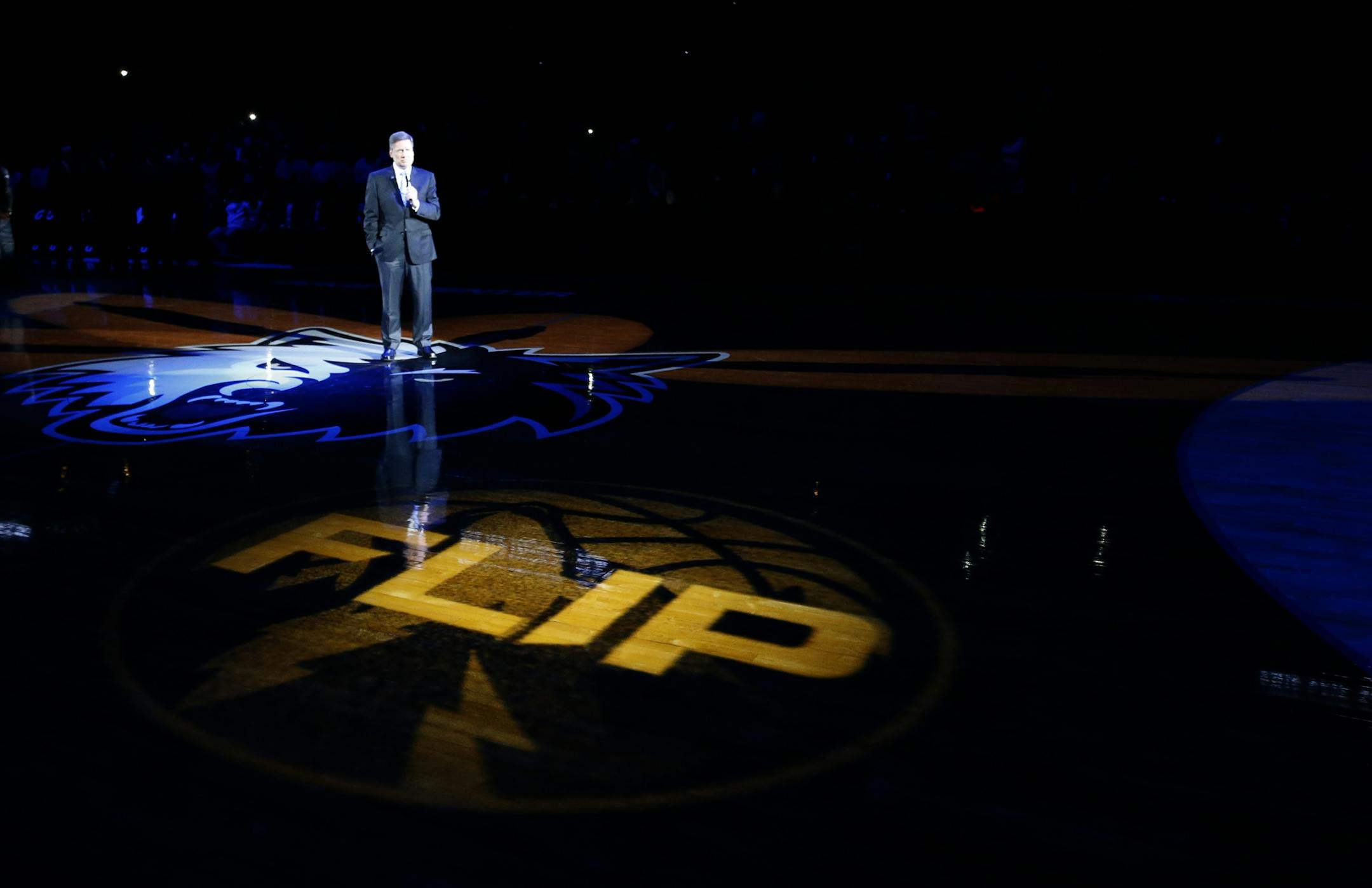 The Timberwolves had a pregame tribute to Flip Saunders before the start of Monday night's home opener.