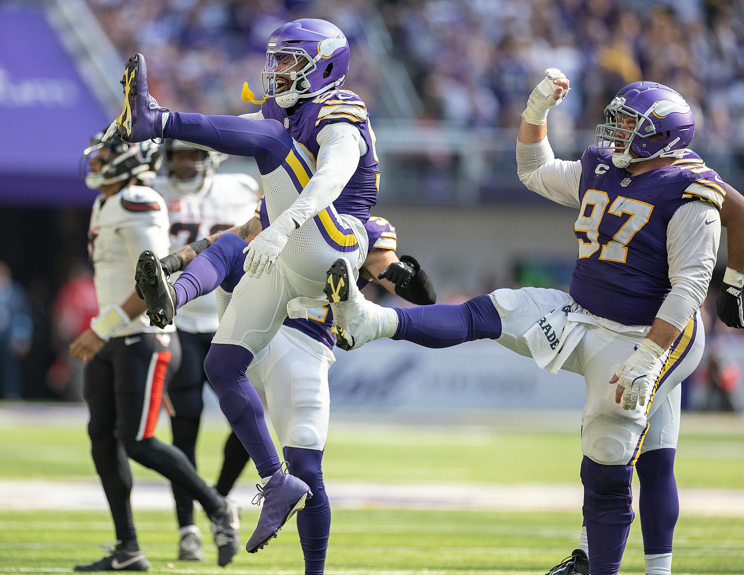 Vikings’ unsung player of the week: Harrison Phillips’ generosity doesn’t show up on the stat sheet